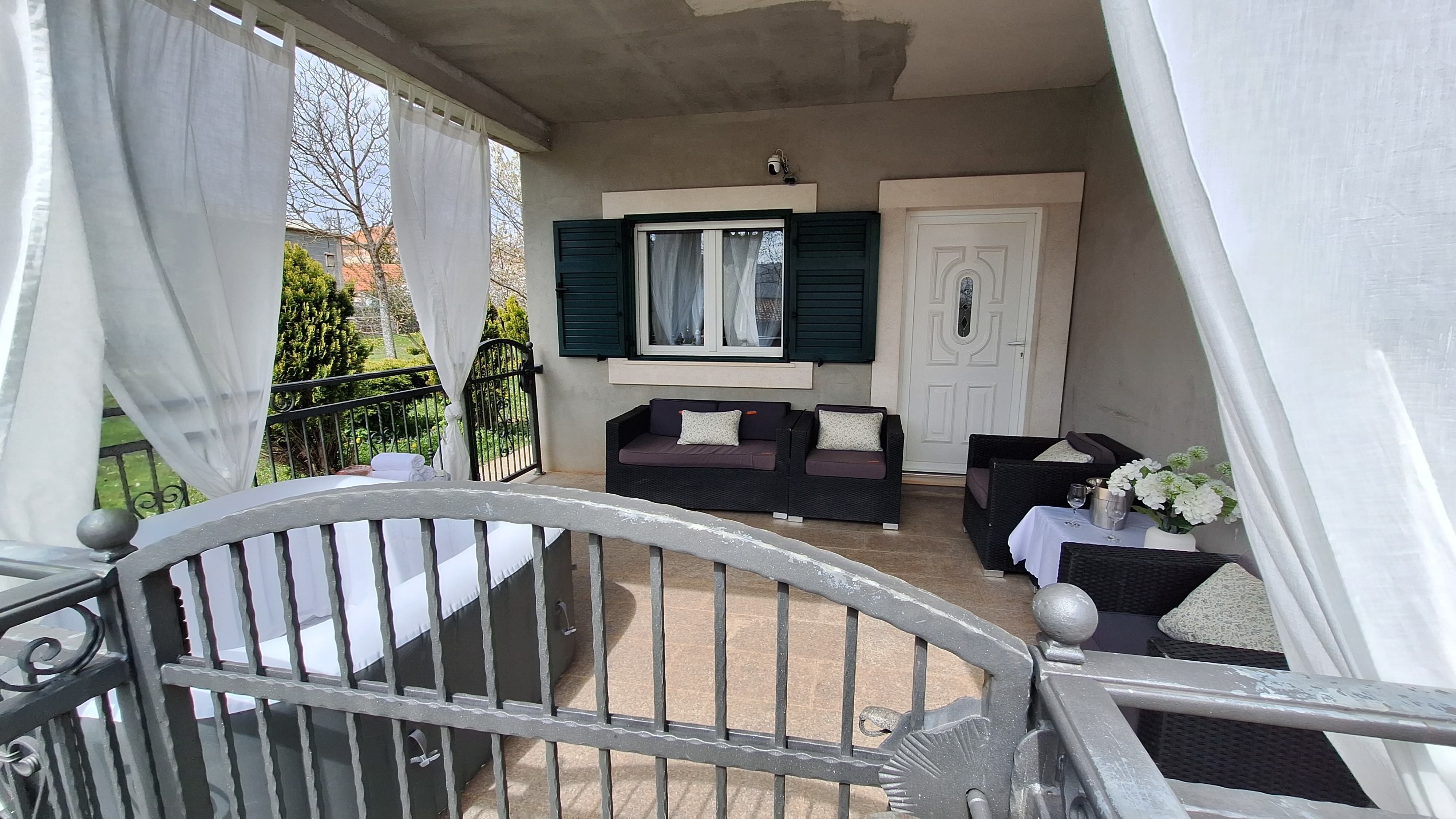 Four bedroom house with terrace Maovice, Zagora  K