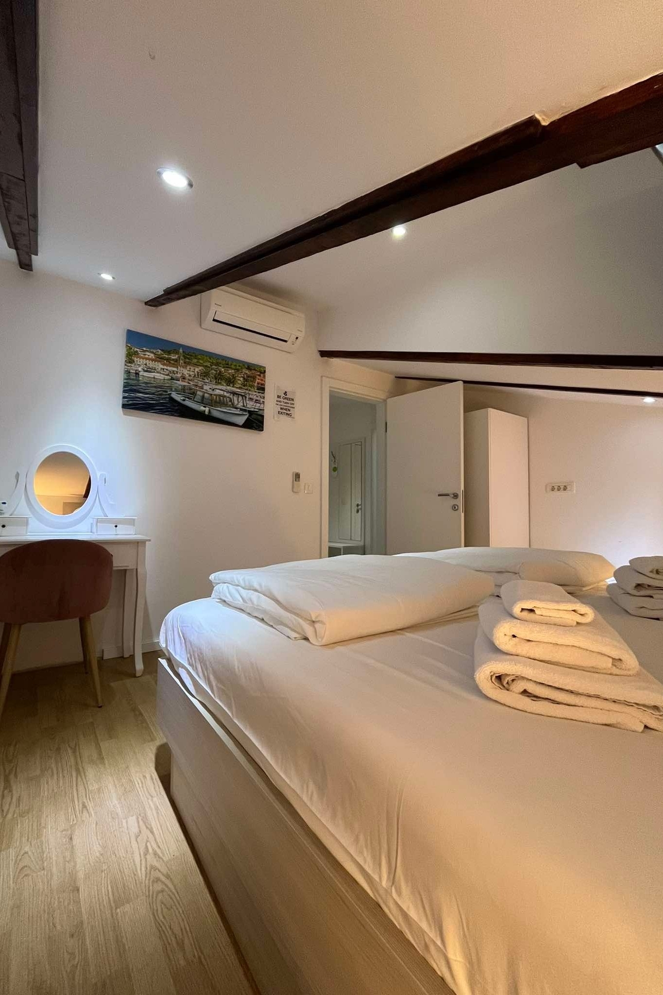 One bedroom apartment with terrace and sea view Hvar  A-a