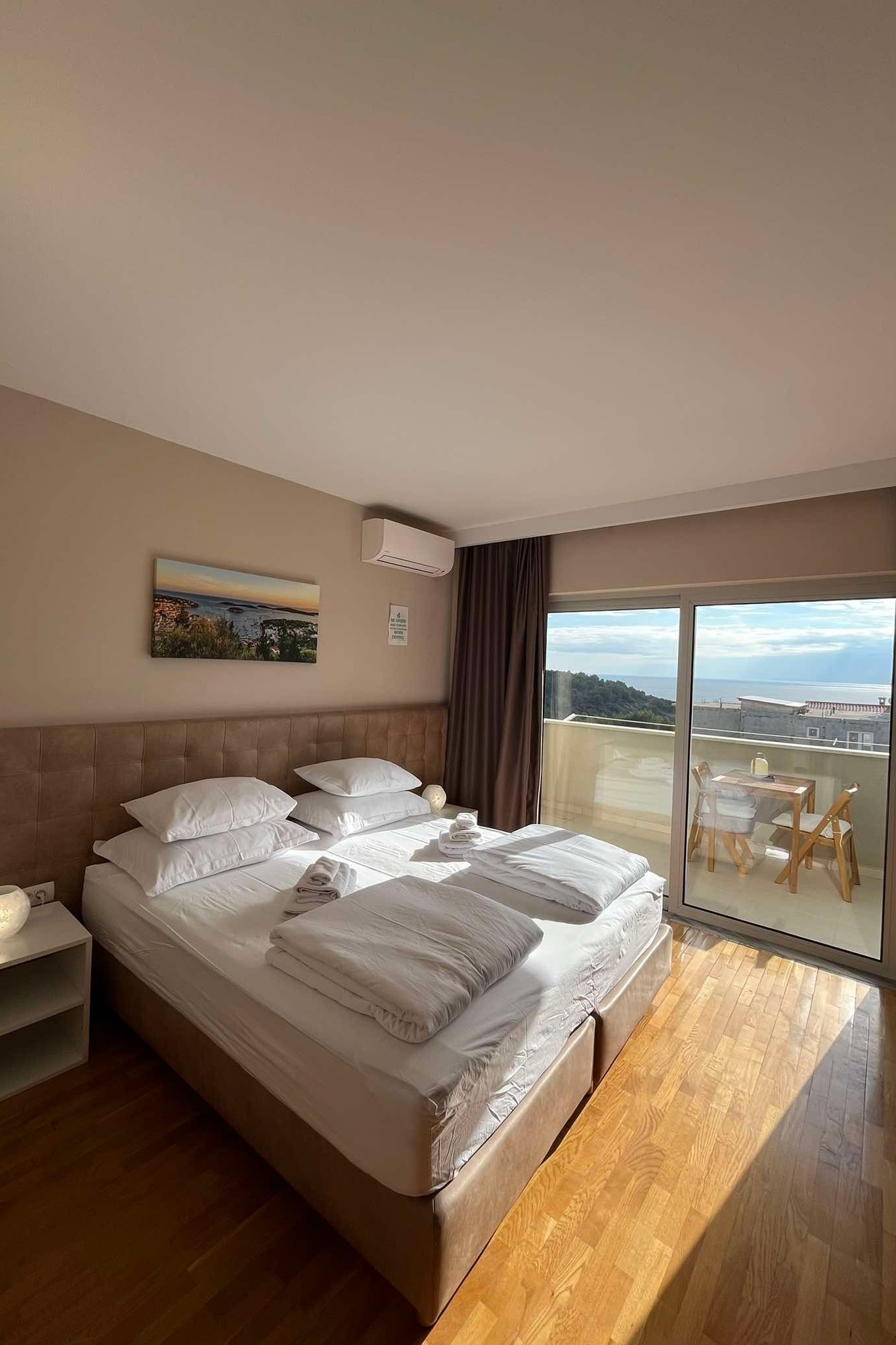 Room with balcony and sea view Hvar  S-a