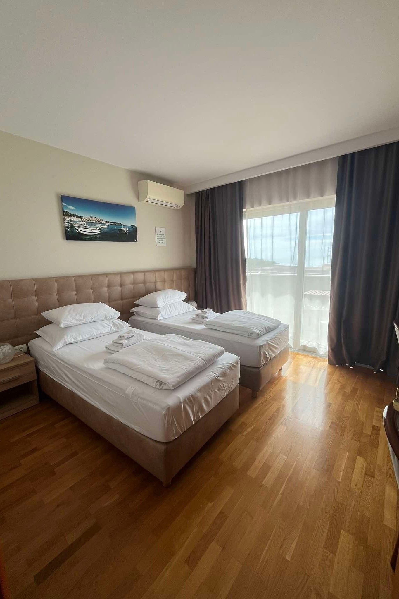 Room with balcony and sea view Hvar  S-a