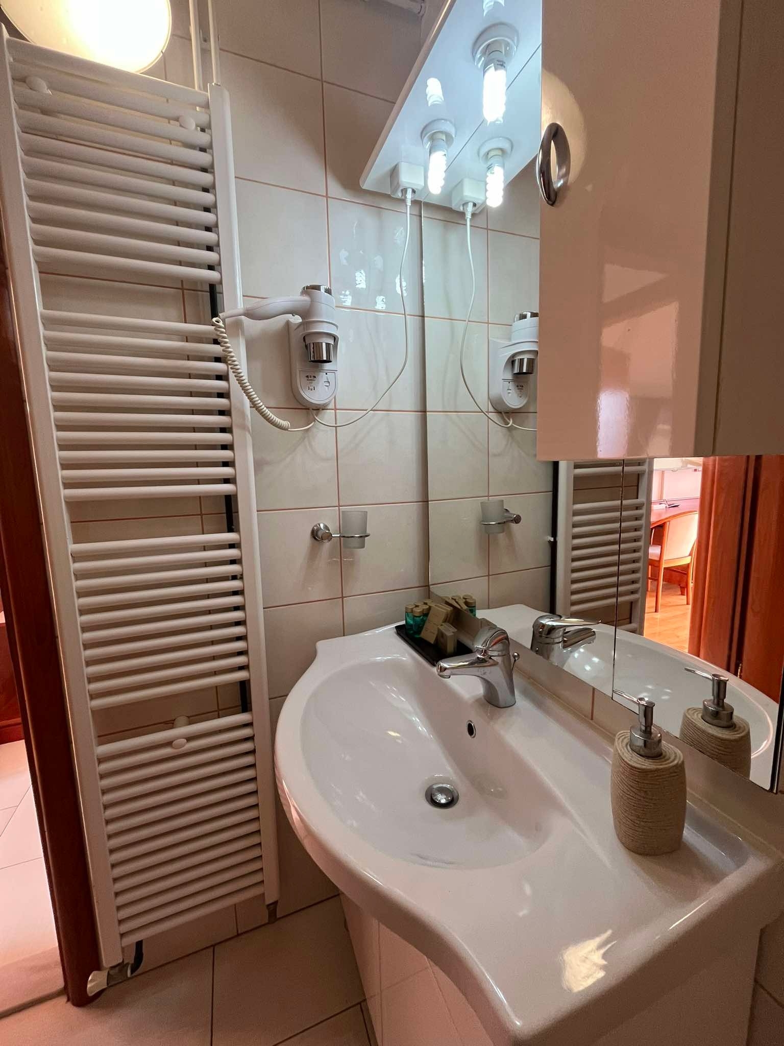 Room with balcony and sea view Hvar  S-b