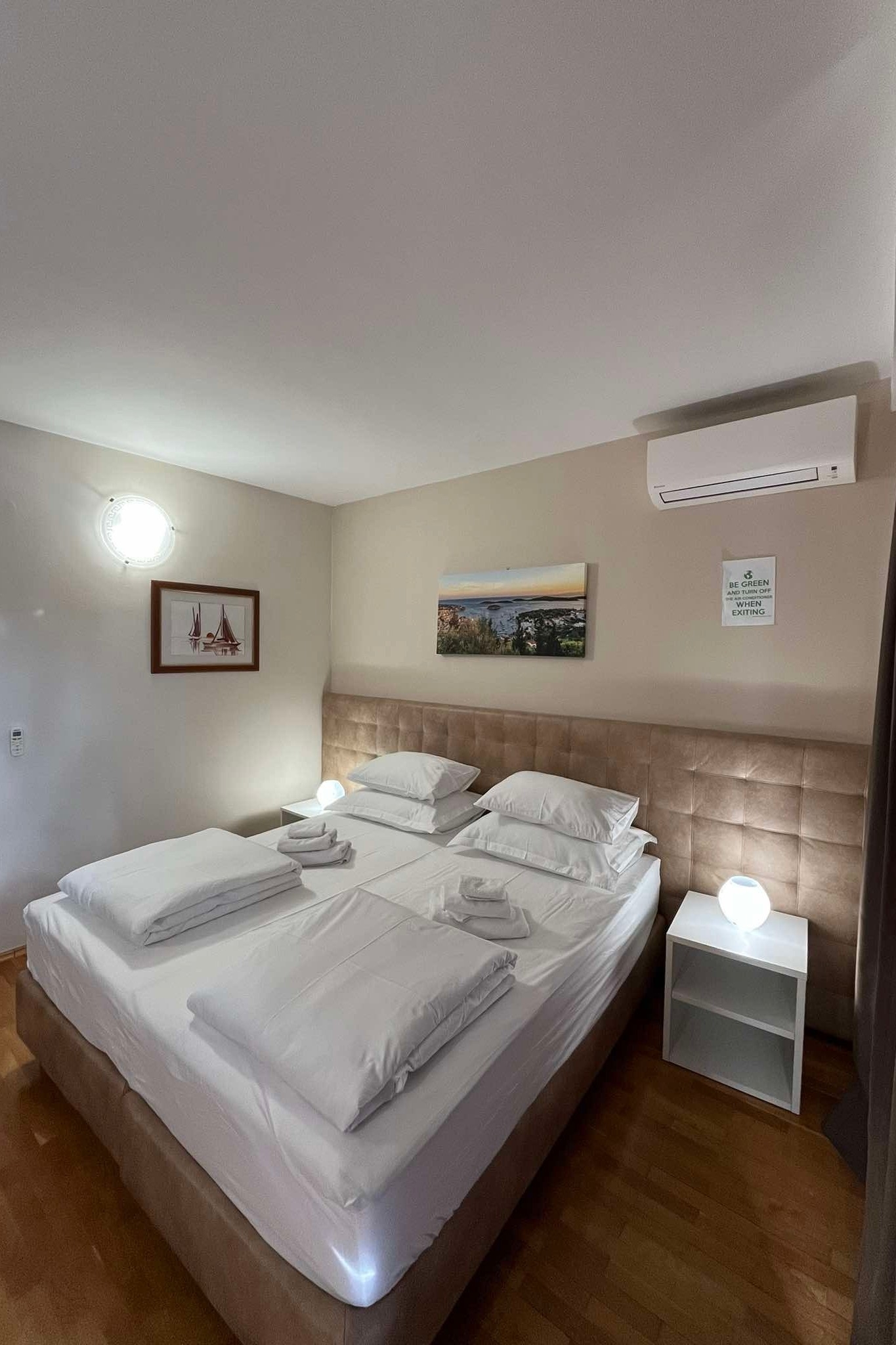 Room with balcony and sea view Hvar  S-c