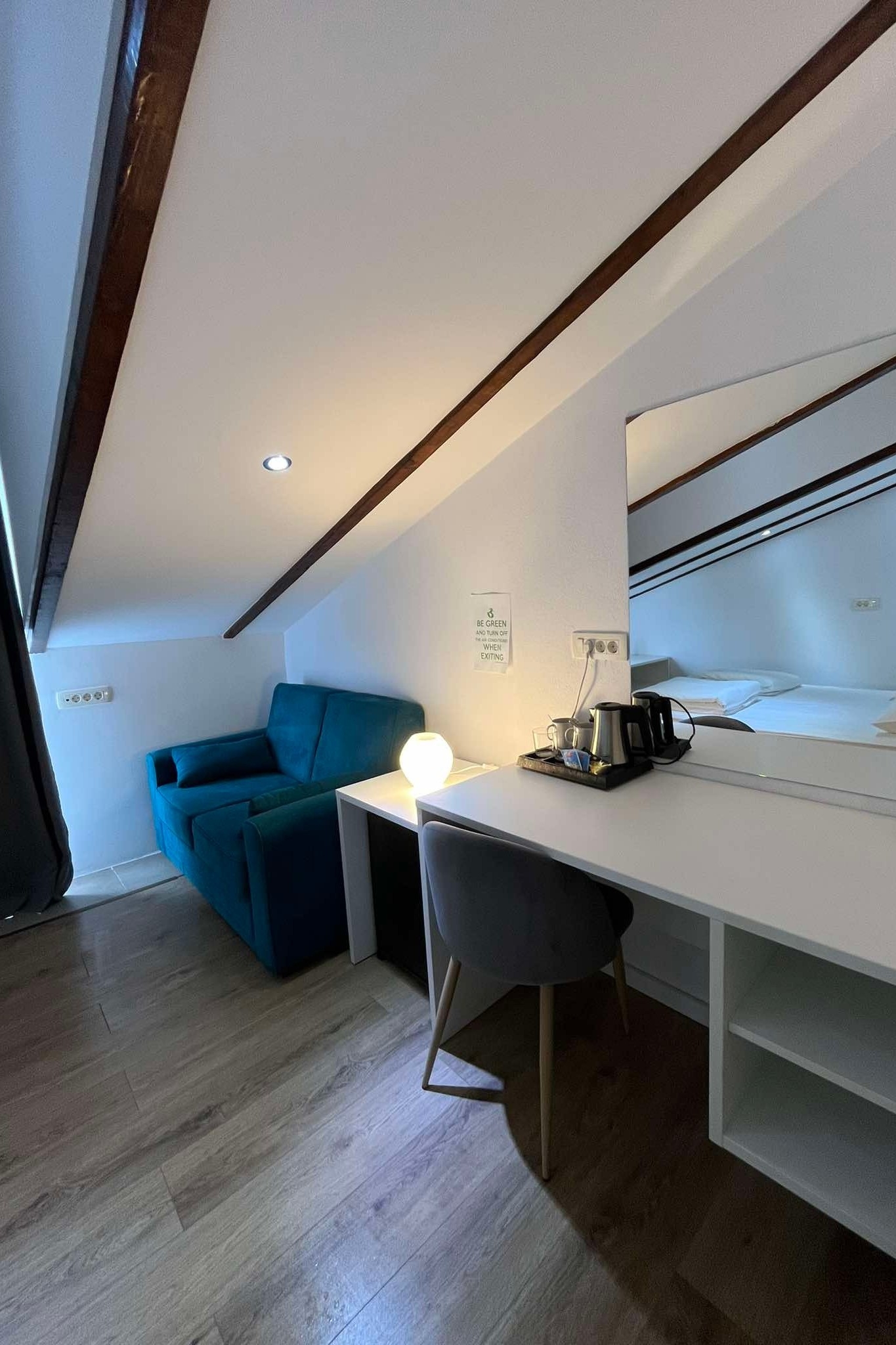 Room with balcony and sea view Hvar  S-f