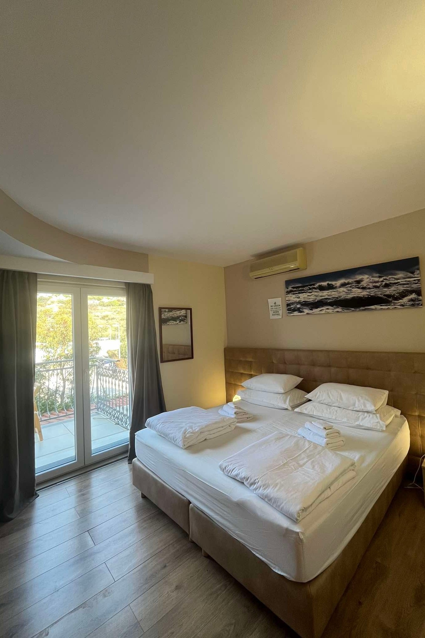 Room with balcony Hvar  S-h