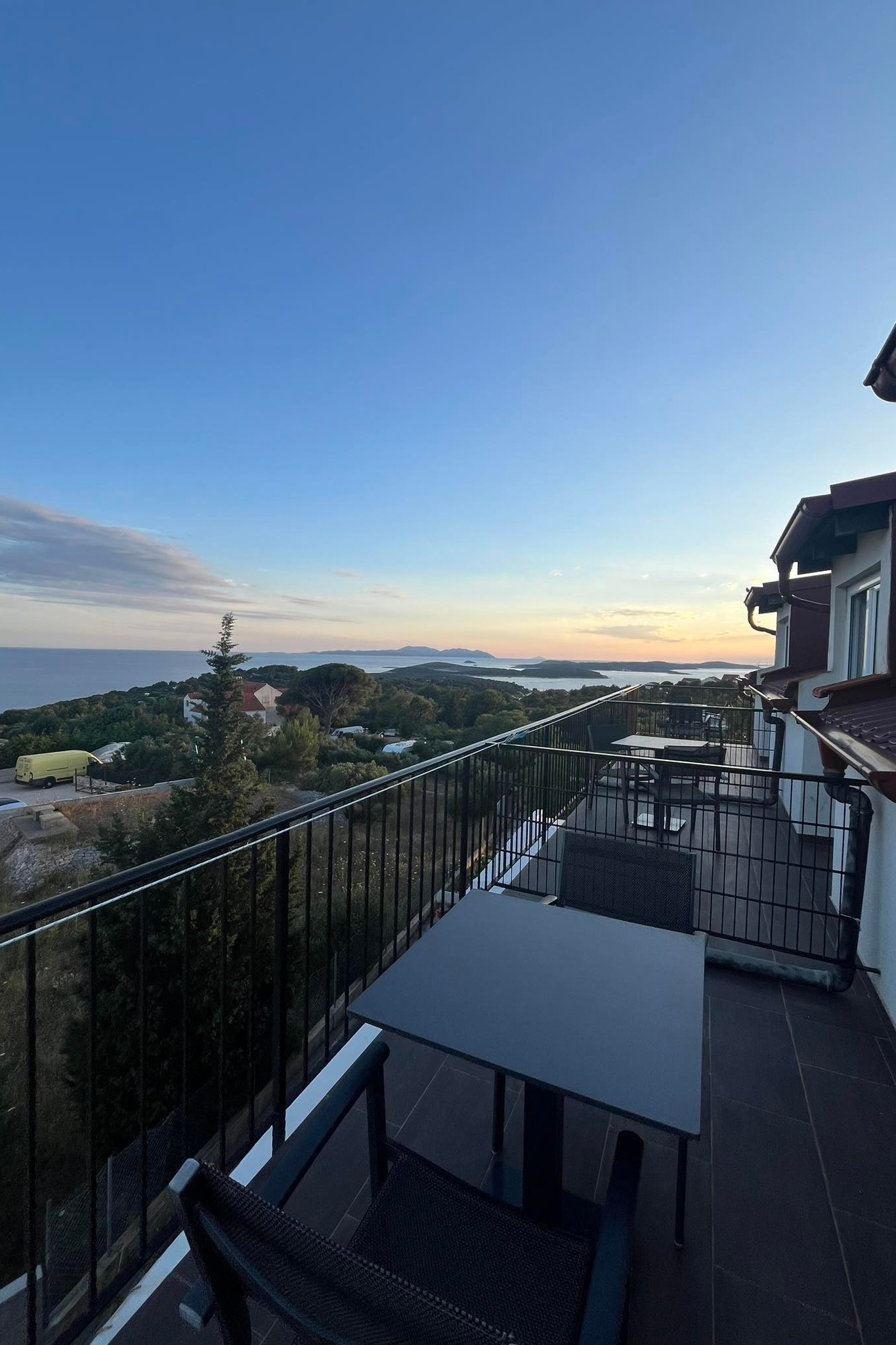 Room with balcony and sea view Hvar  S-i