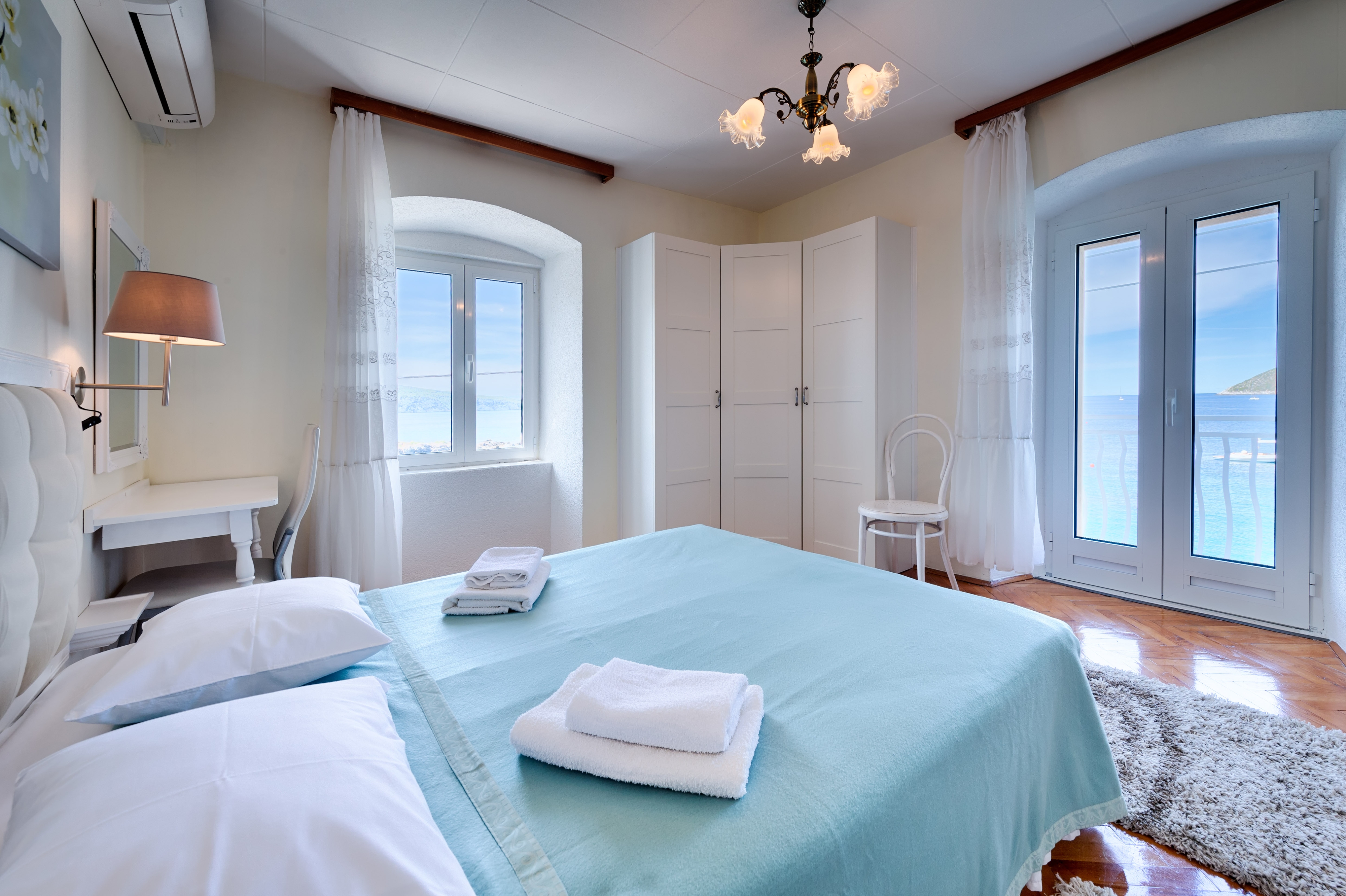 Room with air-conditioning Komiža, Vis (S-2431-a)