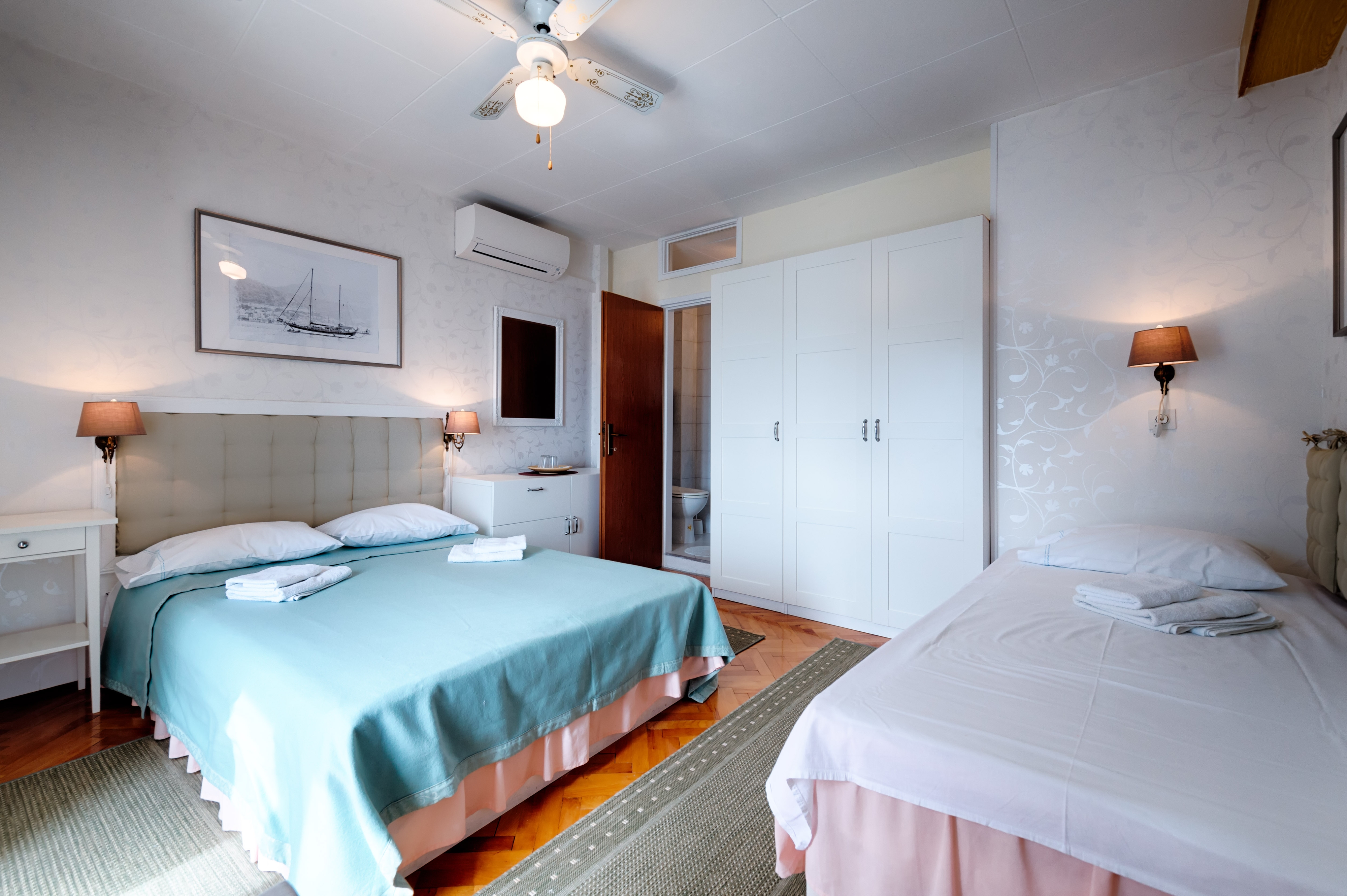 Room with air-conditioning Komiža, Vis (S-2431-b) Room with air-conditioning Komiža, Vis (S-2431-b)