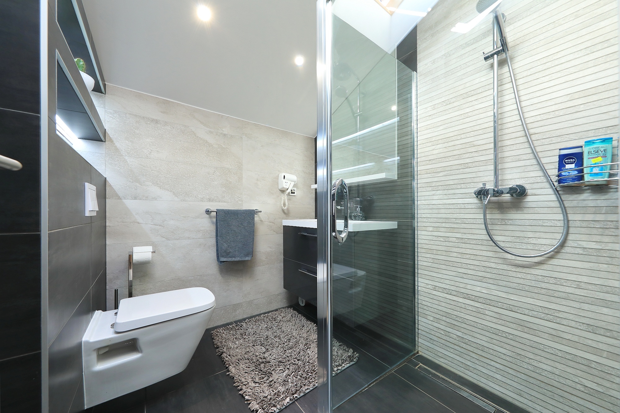 Three bedroom apartment with terrace and sea view Kali, Ugljan  A-a