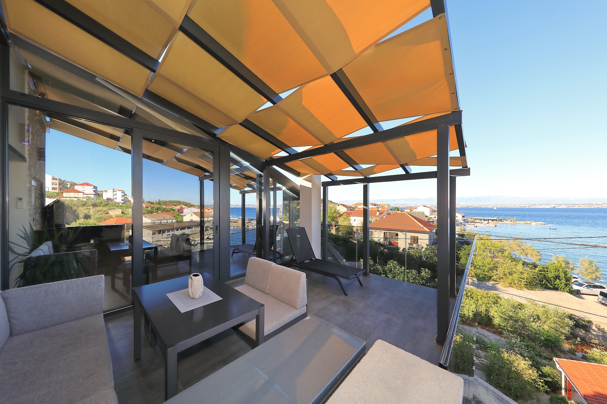 Three bedroom apartment with terrace and sea view Kali, Ugljan  A-a