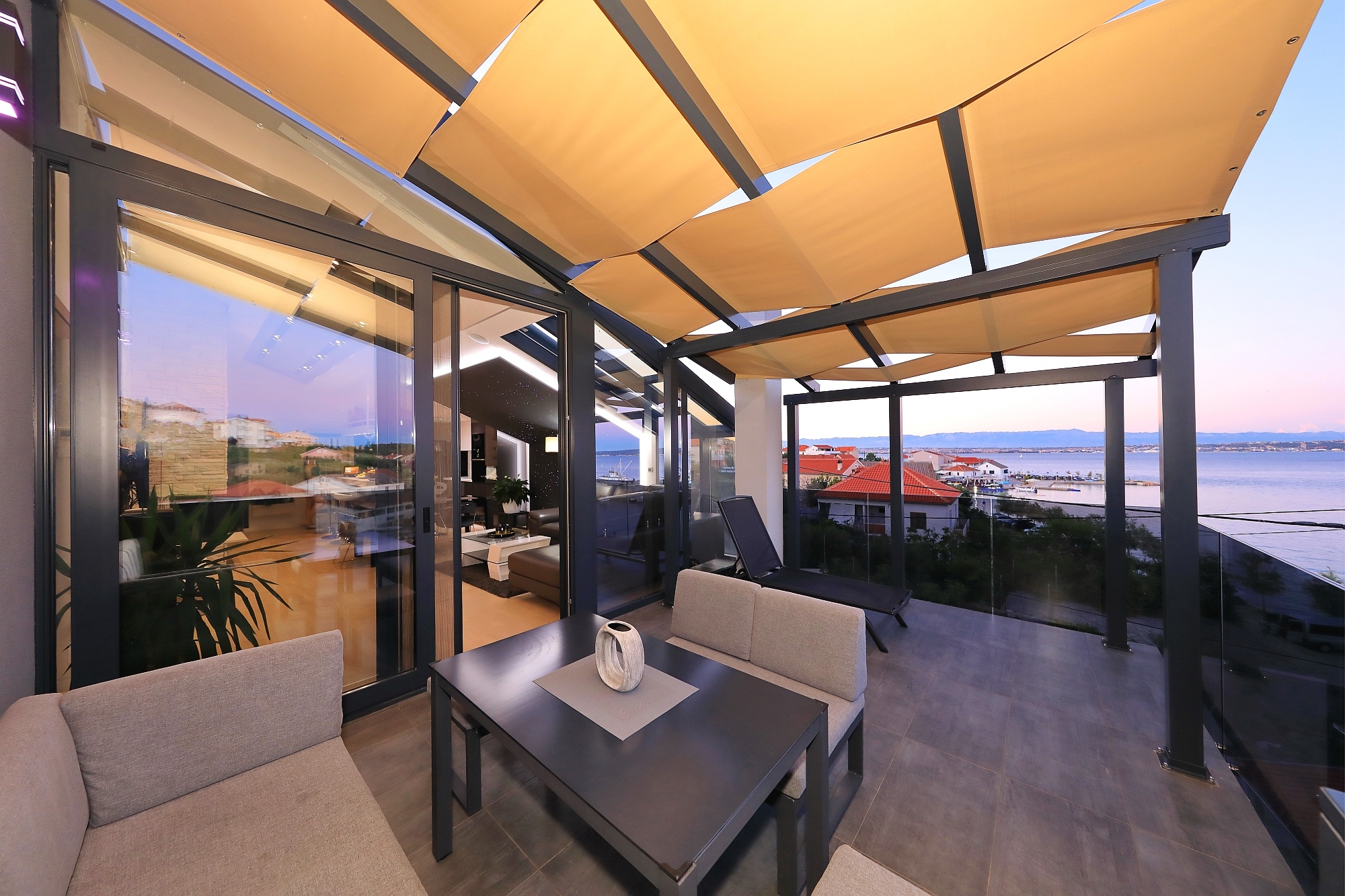 Three bedroom apartment with terrace and sea view Kali, Ugljan  A-a