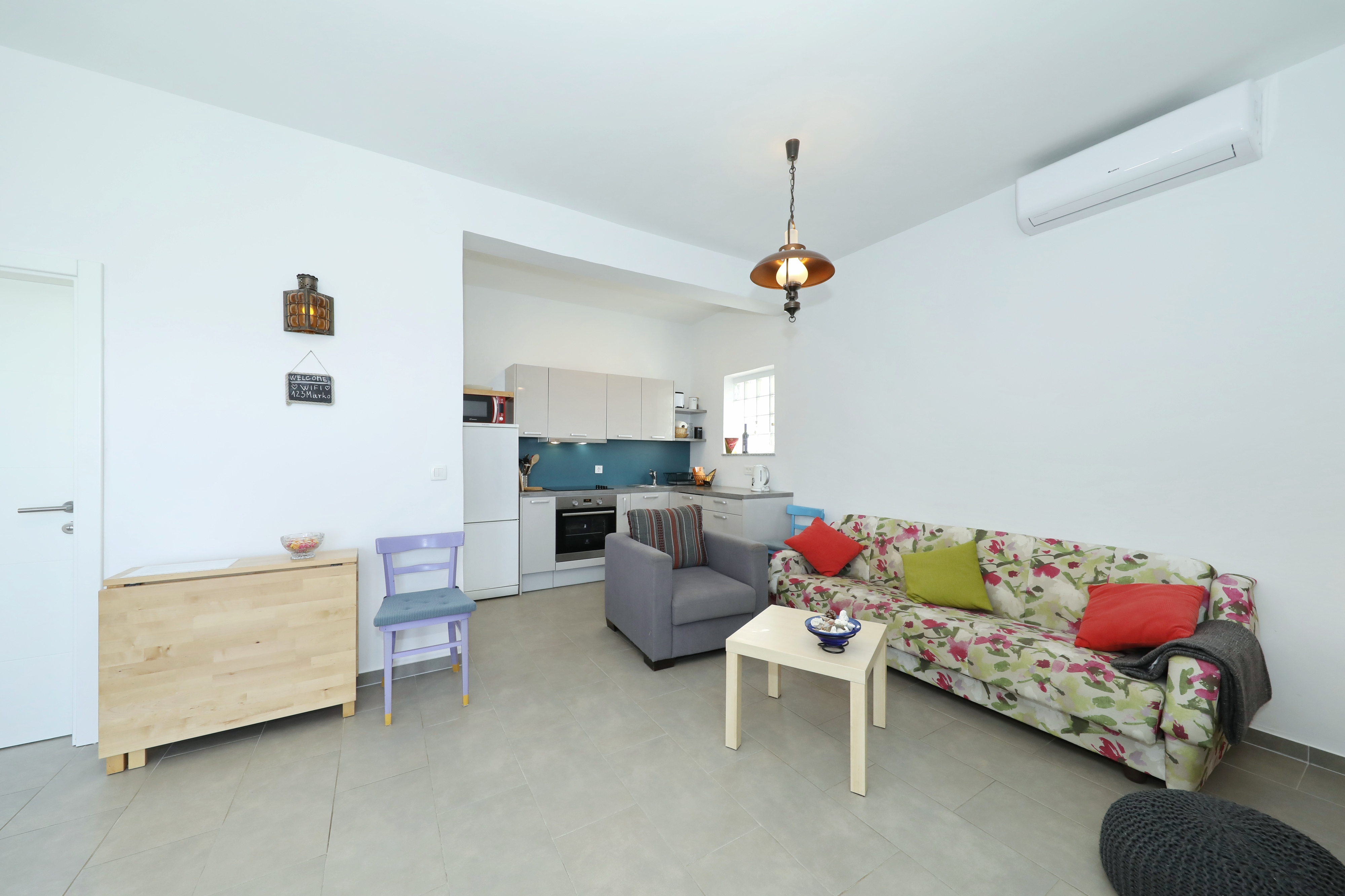 Two bedroom apartment near beach Mandre, Pag  A-a