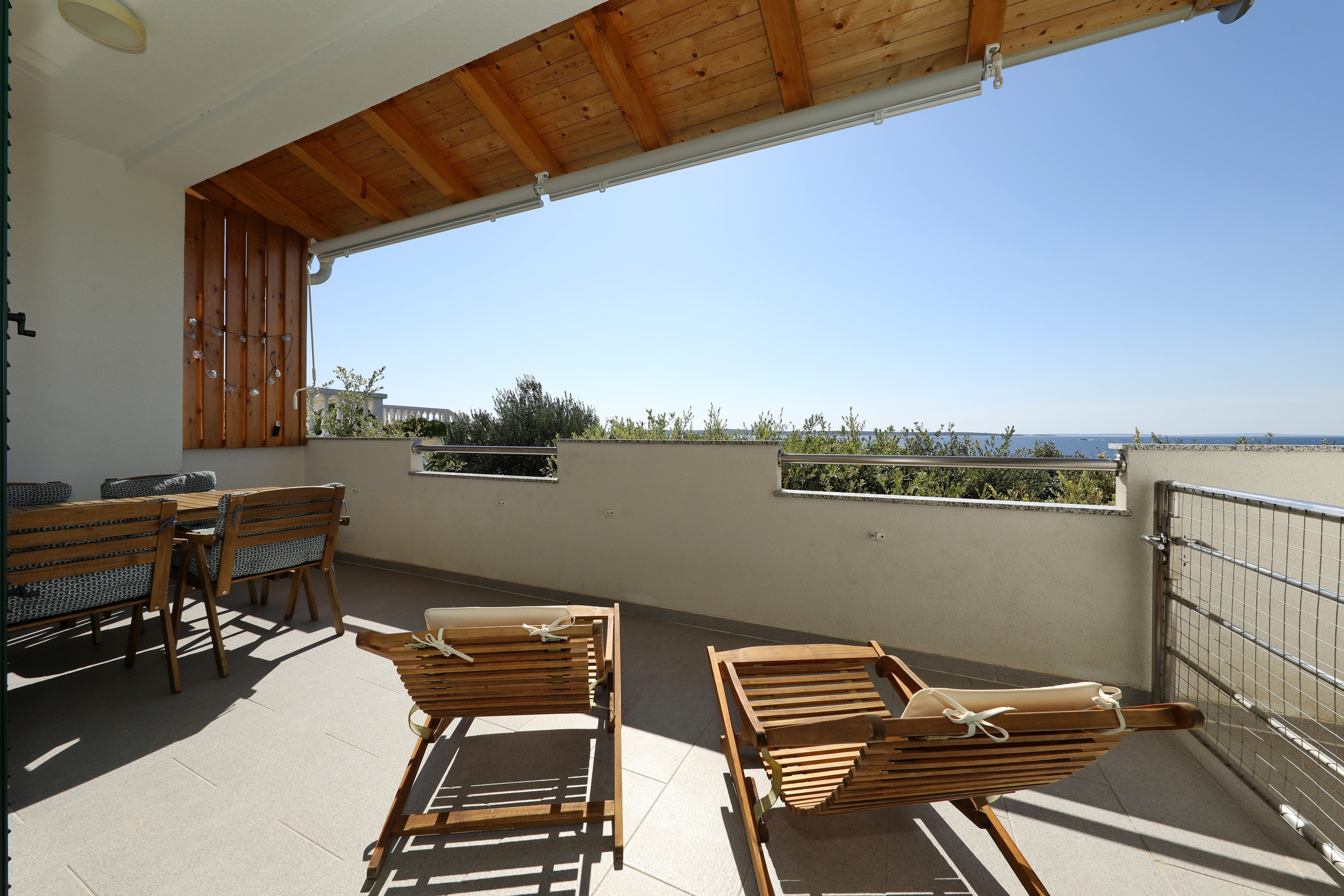 Two bedroom apartment near beach Mandre, Pag  A-a