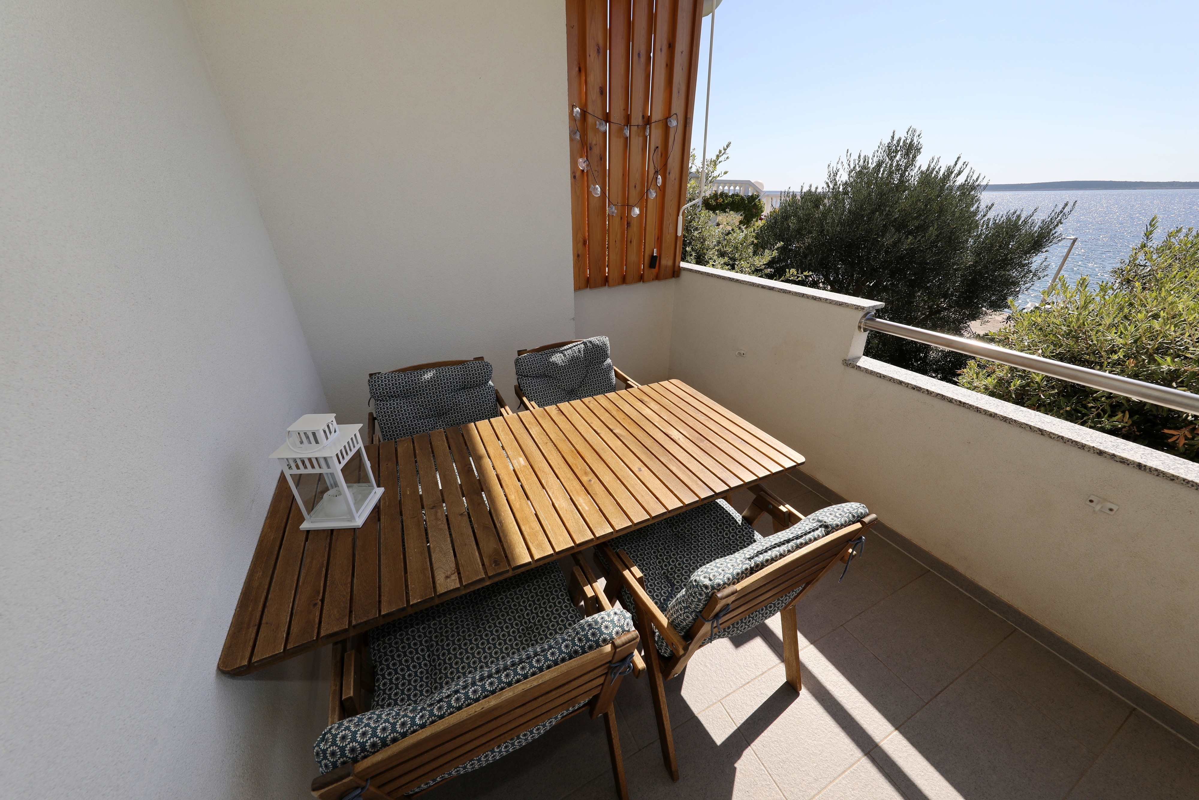 Two bedroom apartment near beach Mandre, Pag  A-a