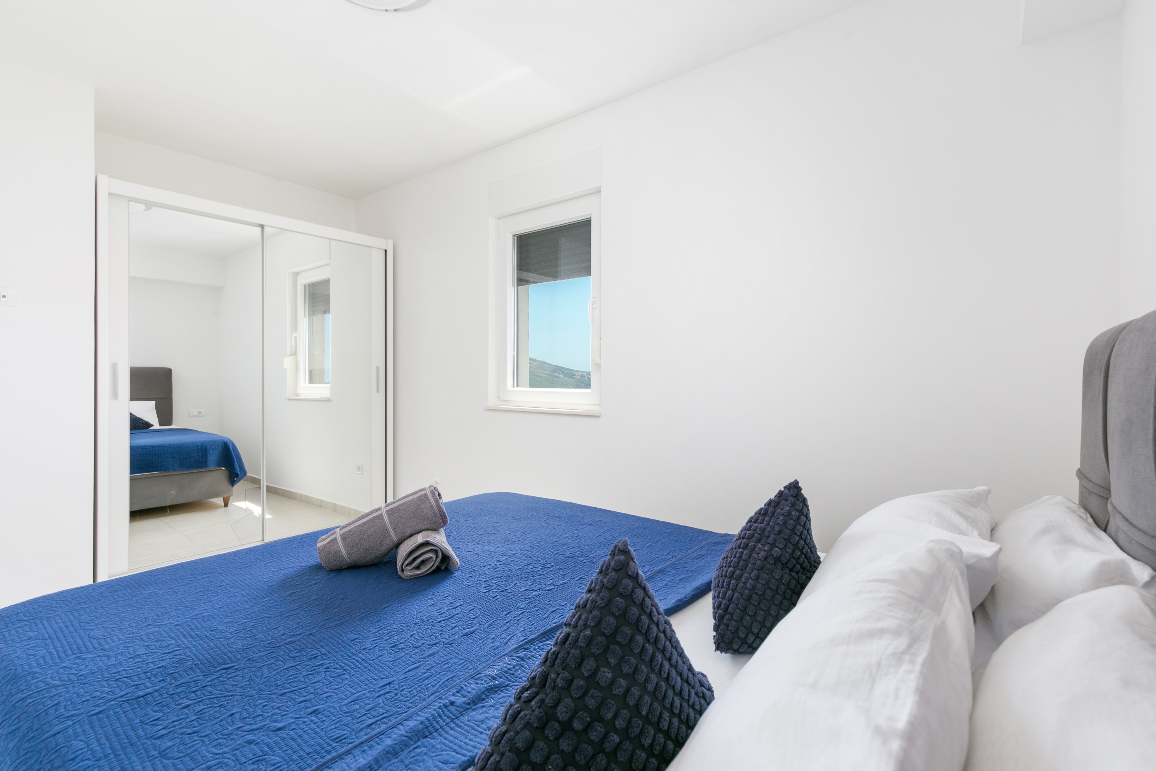 One bedroom apartment with terrace and sea view Mravince, Split  A-a