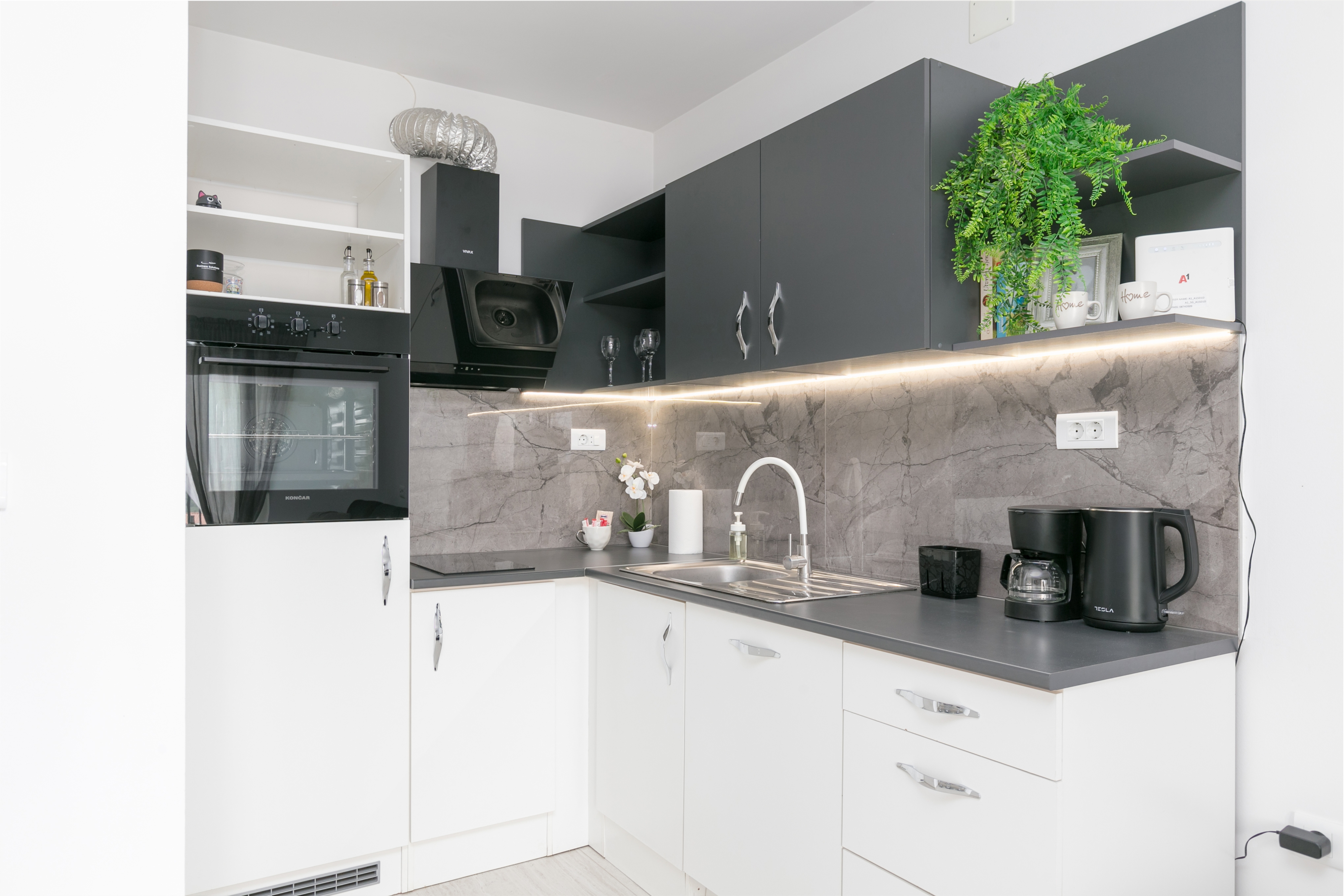 One bedroom apartment with terrace and sea view Mravince, Split  A-a