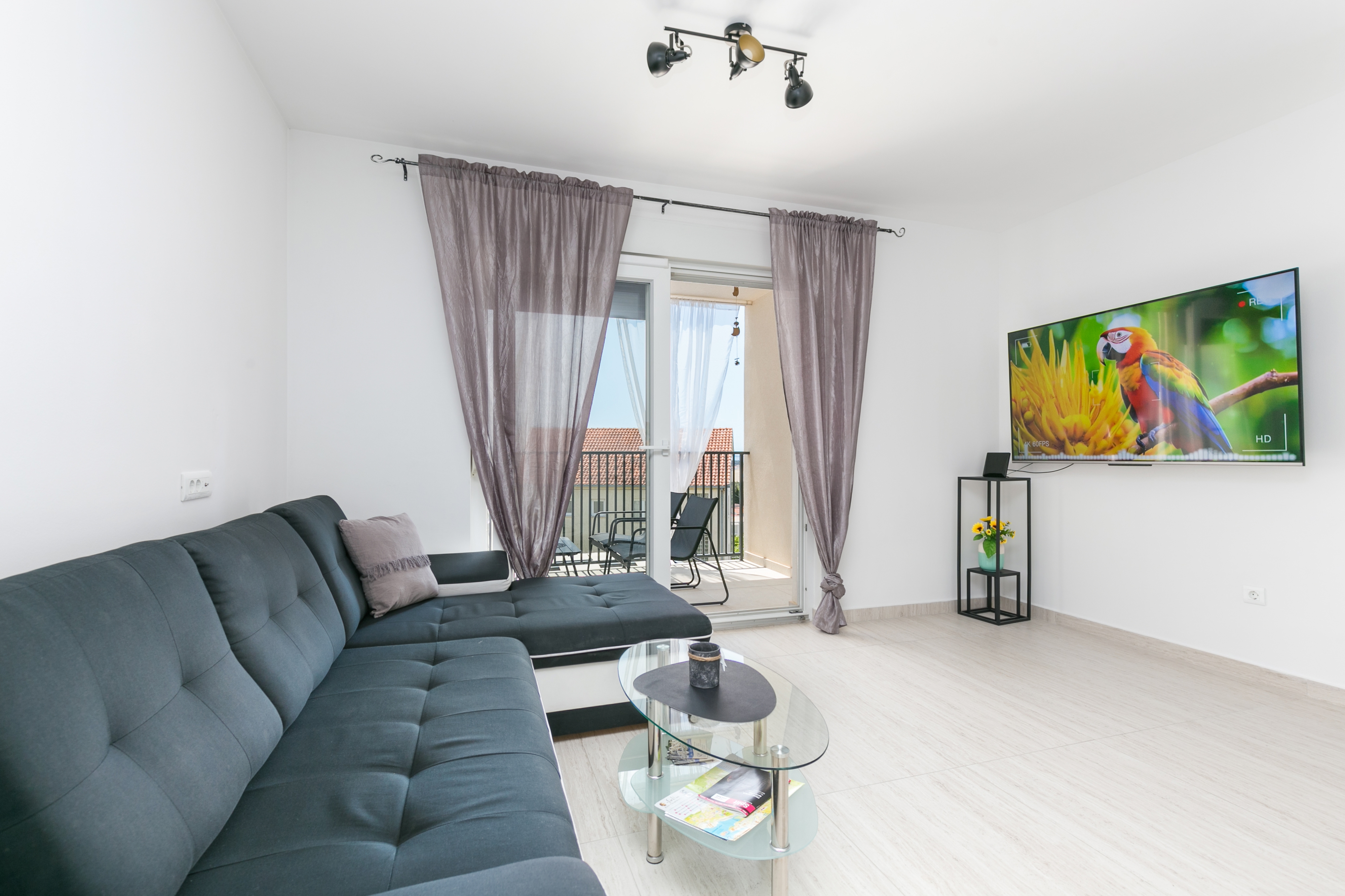 One bedroom apartment with terrace and sea view Mravince, Split  A-a