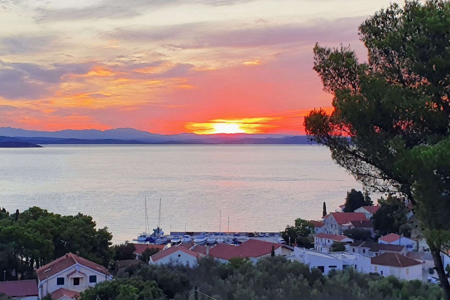 Two bedroom apartment with balcony and sea view Žman, Dugi otok  A-b