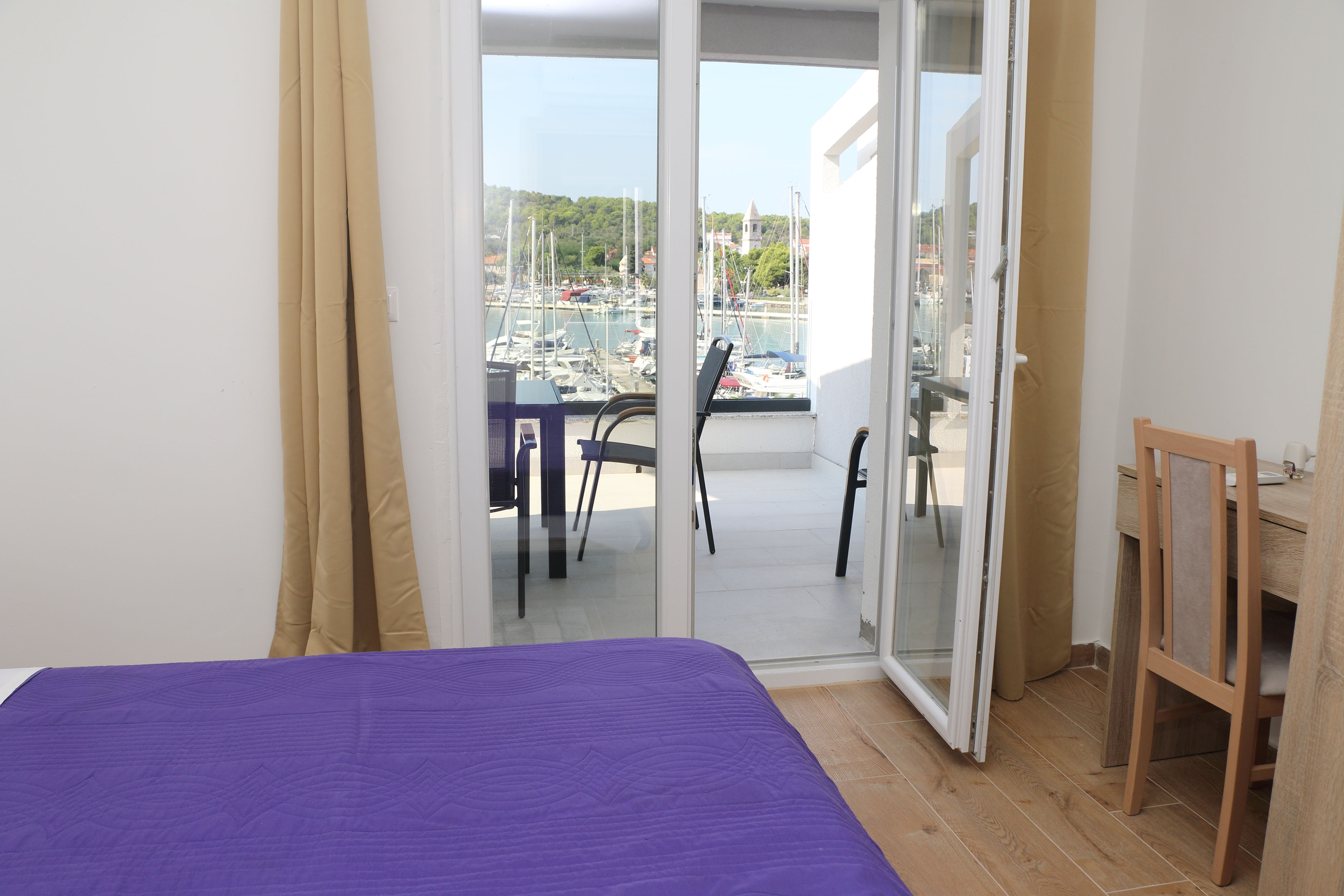 One bedroom apartment with balcony and sea view Kukljica, Ugljan  A-b