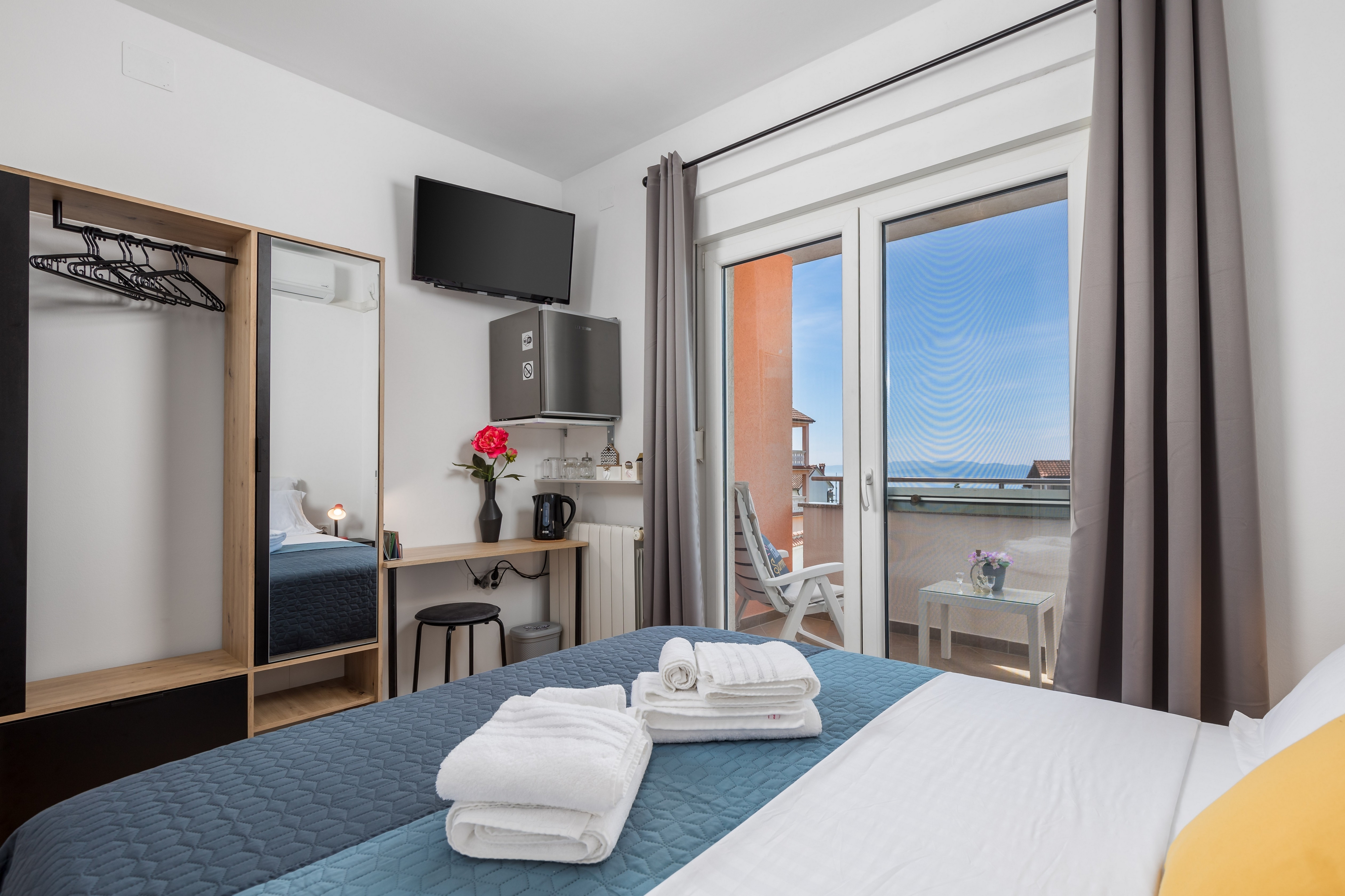 Room with terrace and sea view Rijeka  S-a