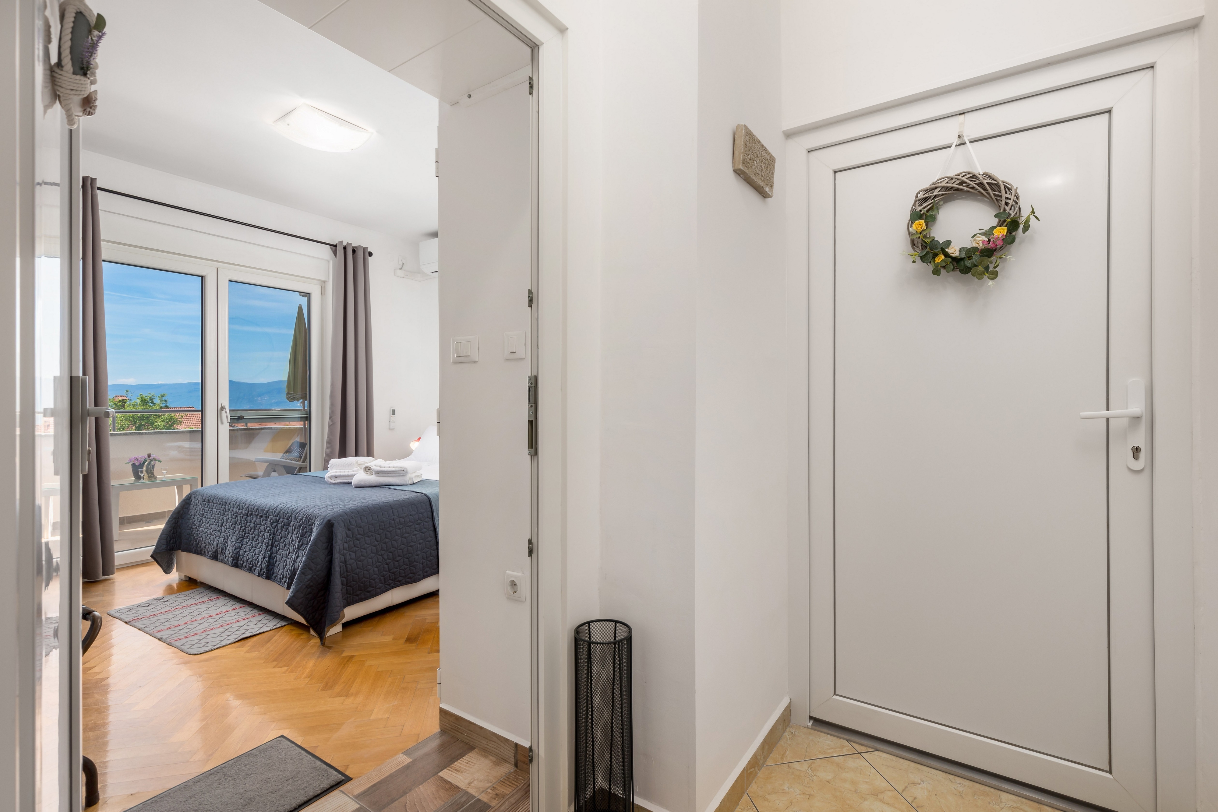 Room with terrace and sea view Rijeka  S-a