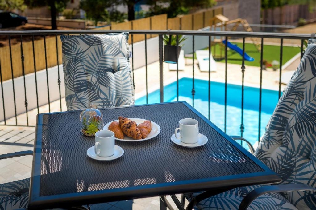 Three bedroom house with terrace Vrpolje, Šibenik (K-24345) Three bedroom house with terrace Vrpolje, Šibenik (K-24345)