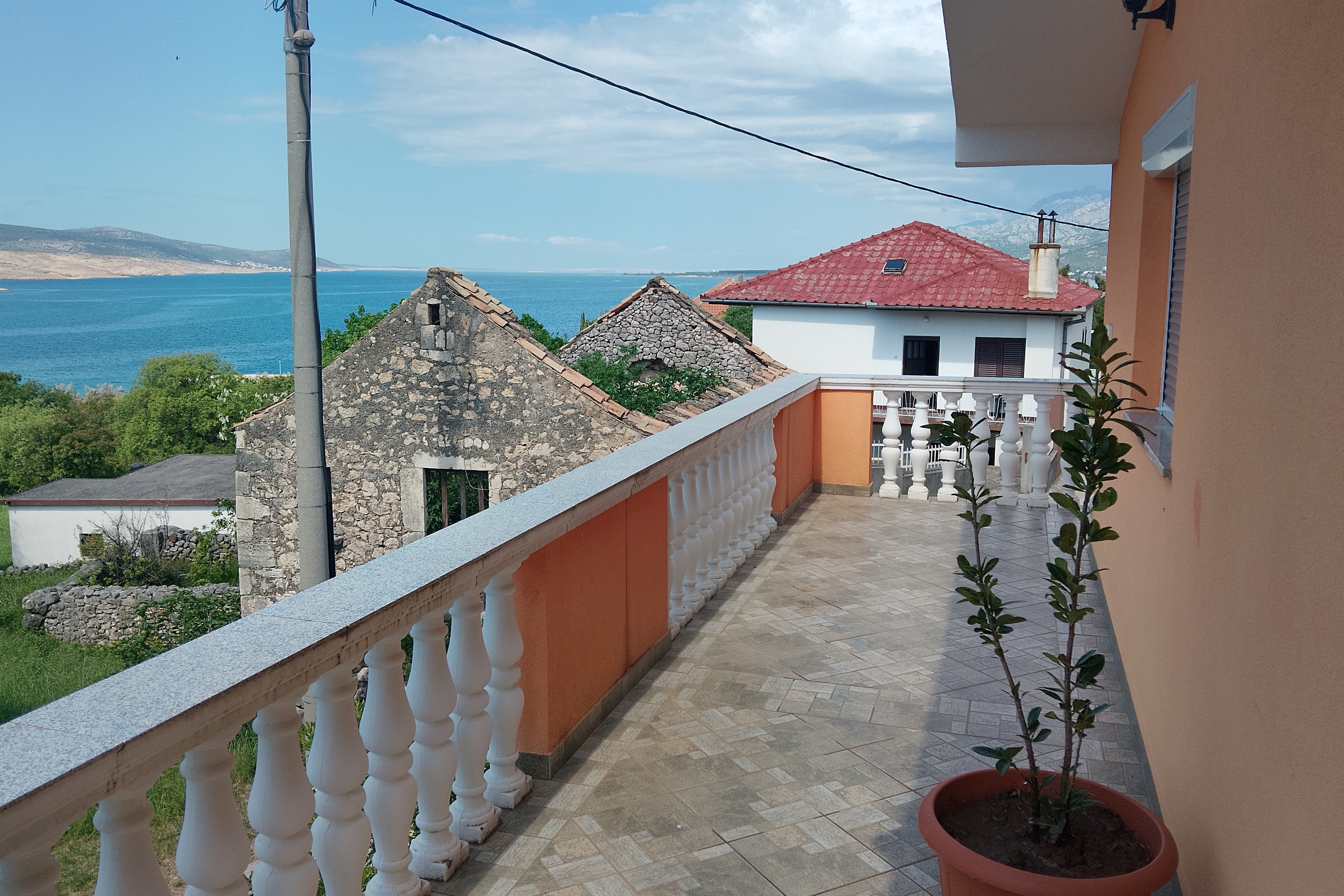 Jednosobni apartman s balkonom i pogledom na more Rovanjska, Paklenica  A-b