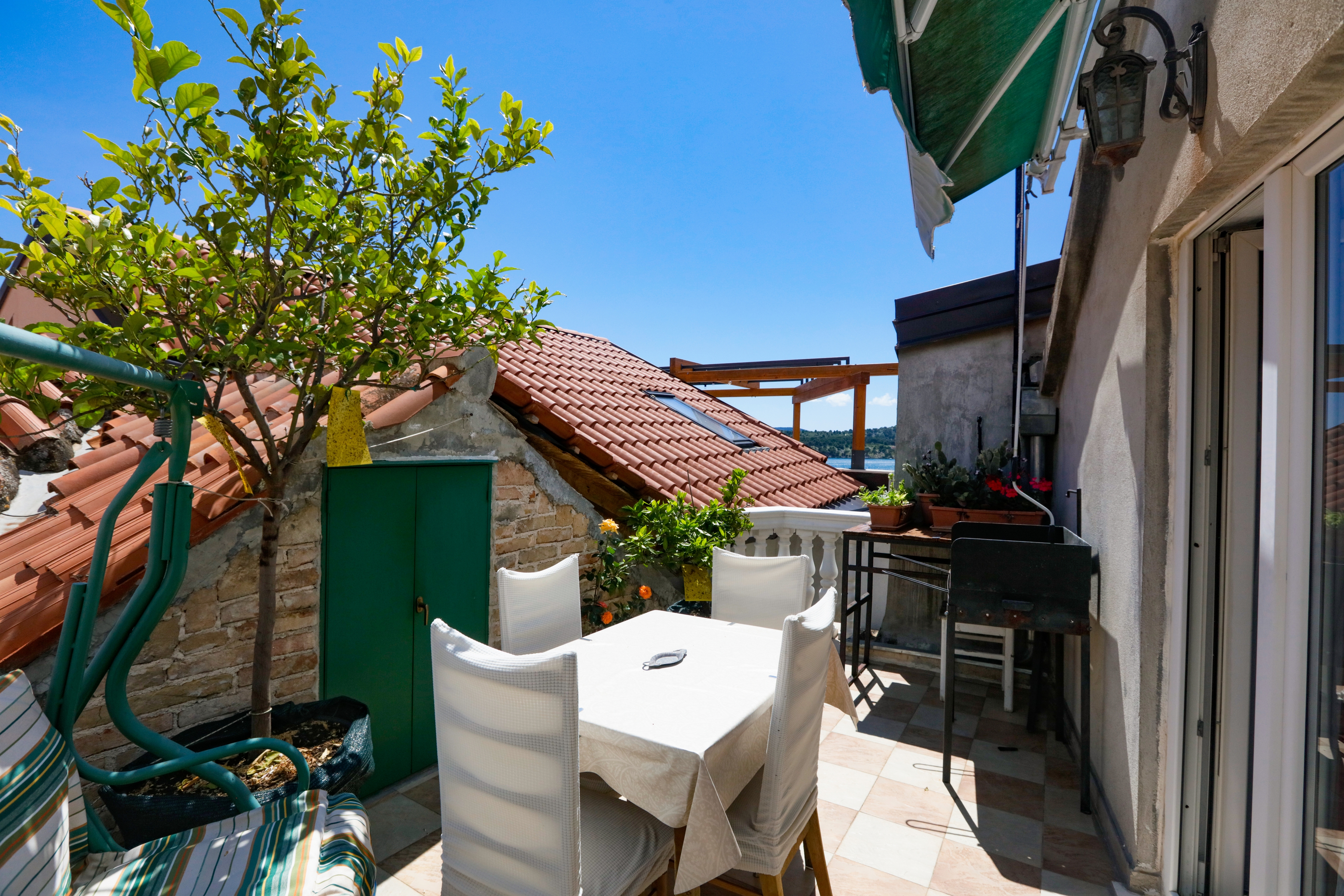 Enosobni apartma S teraso in pogledom na morje Šibenik  A-a