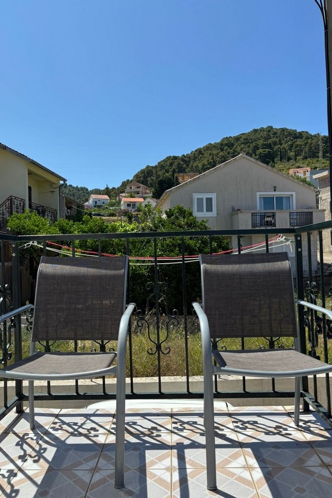 One bedroom apartment with balcony and sea view Vis  A-a