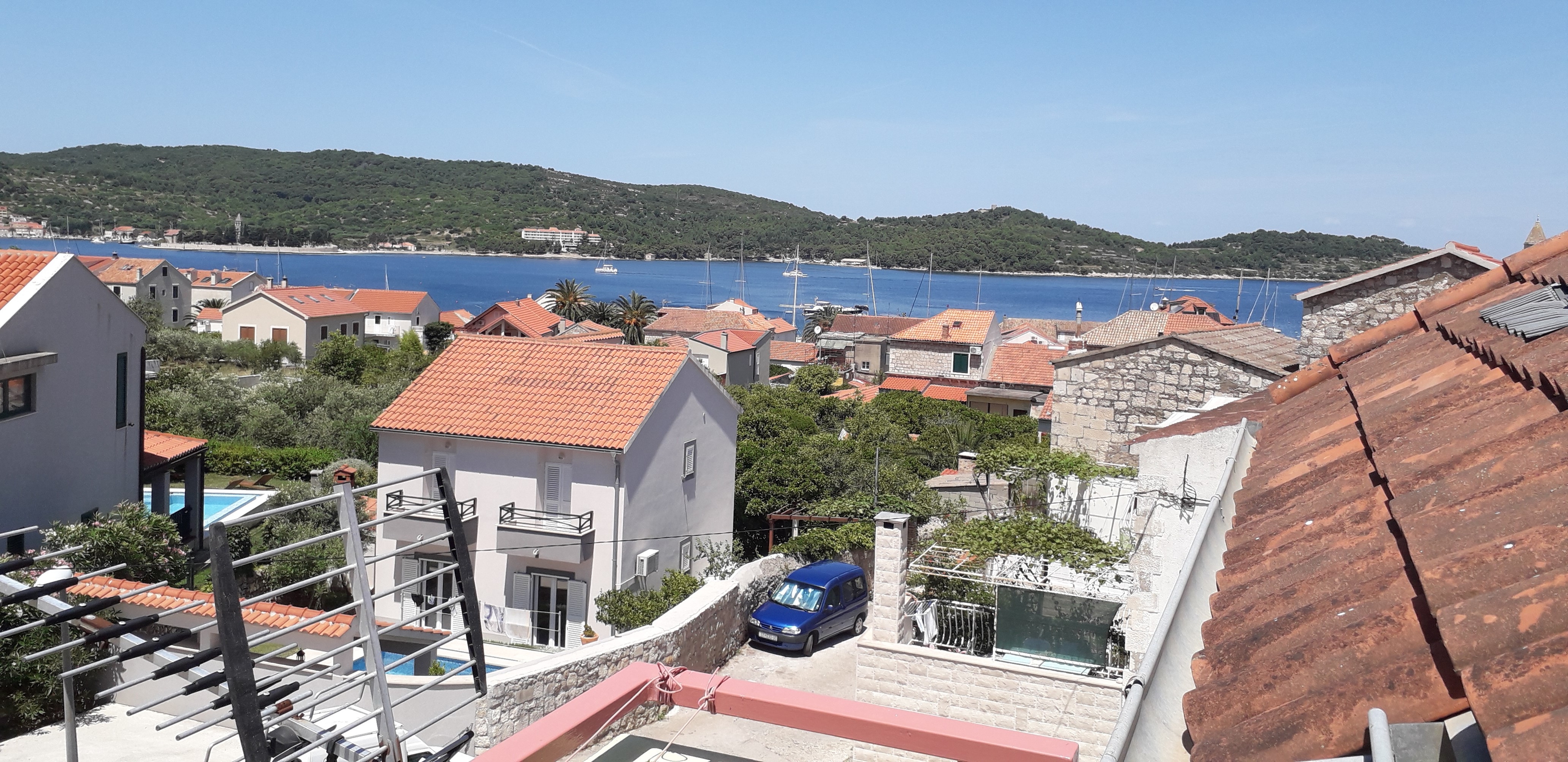 One bedroom apartment with balcony and sea view Vis  A-a