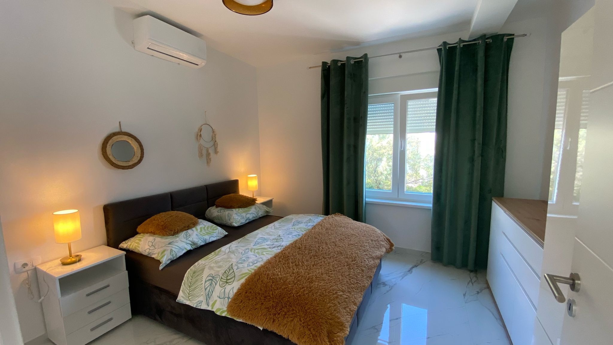 Dvosobni apartman s terasom Pag  A-a