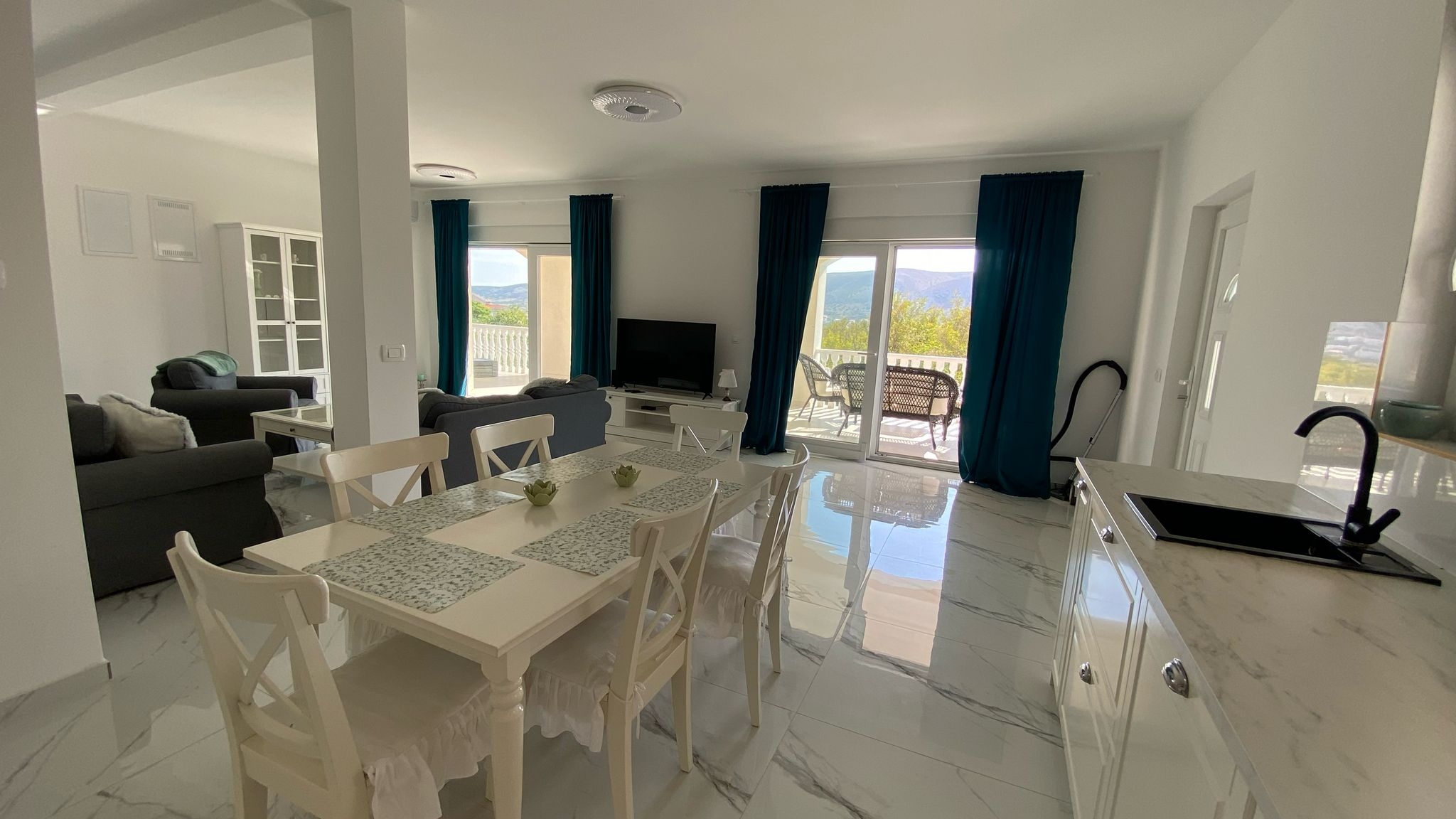 Dvosobni apartman s terasom Pag  A-a