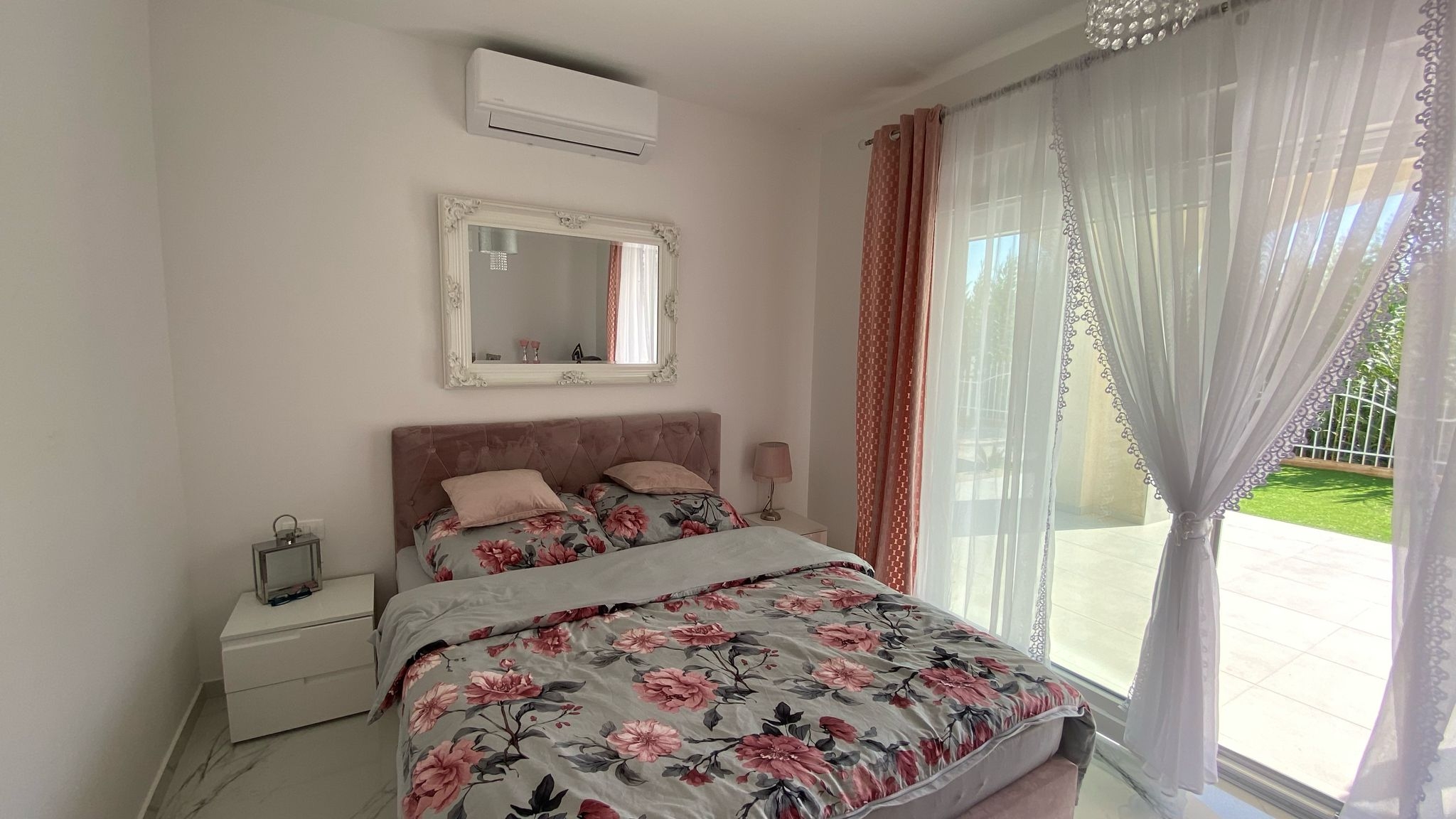 Dvosobni apartman s terasom Pag  A-b
