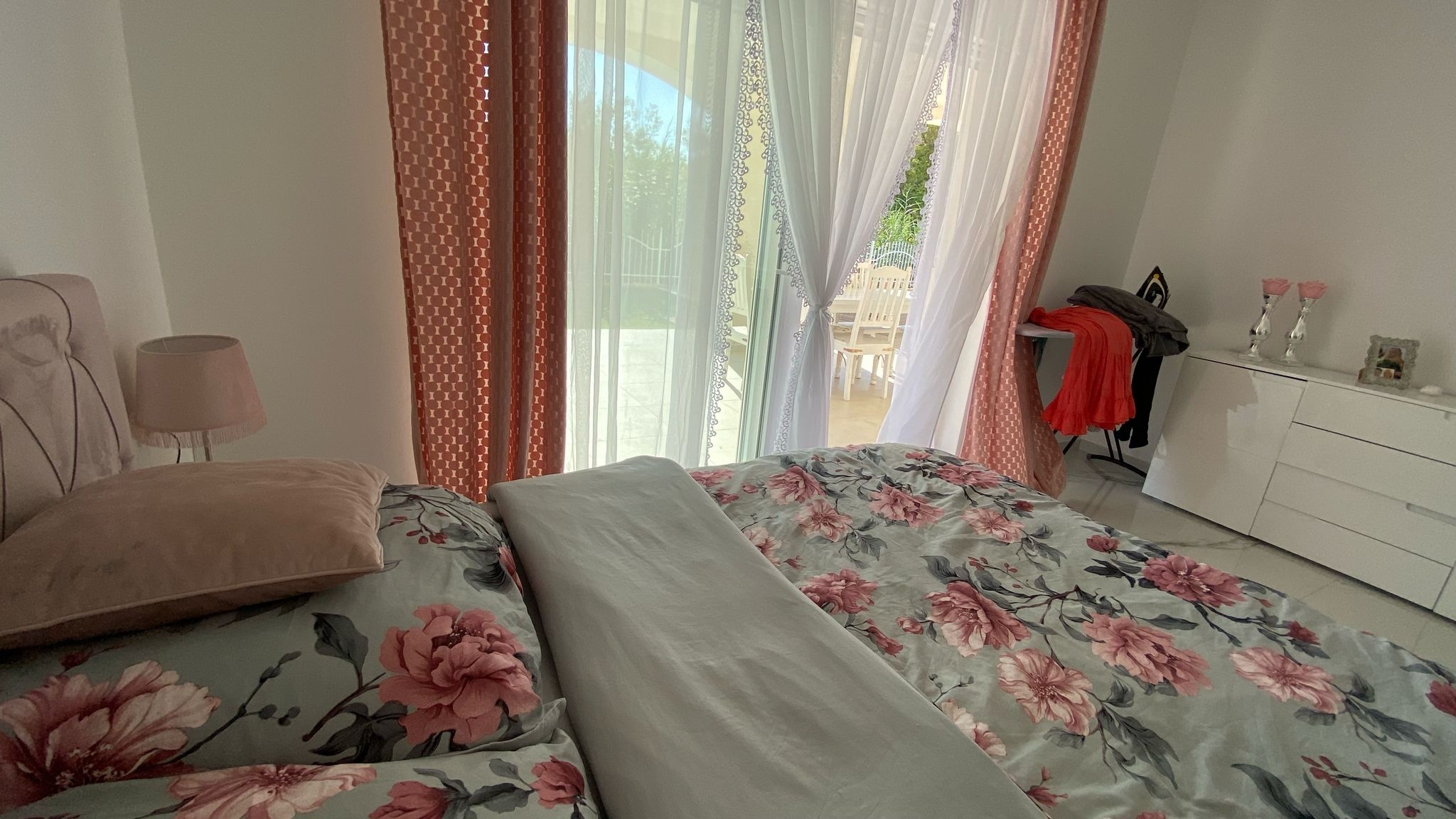 Dvosobni apartman s terasom Pag  A-b