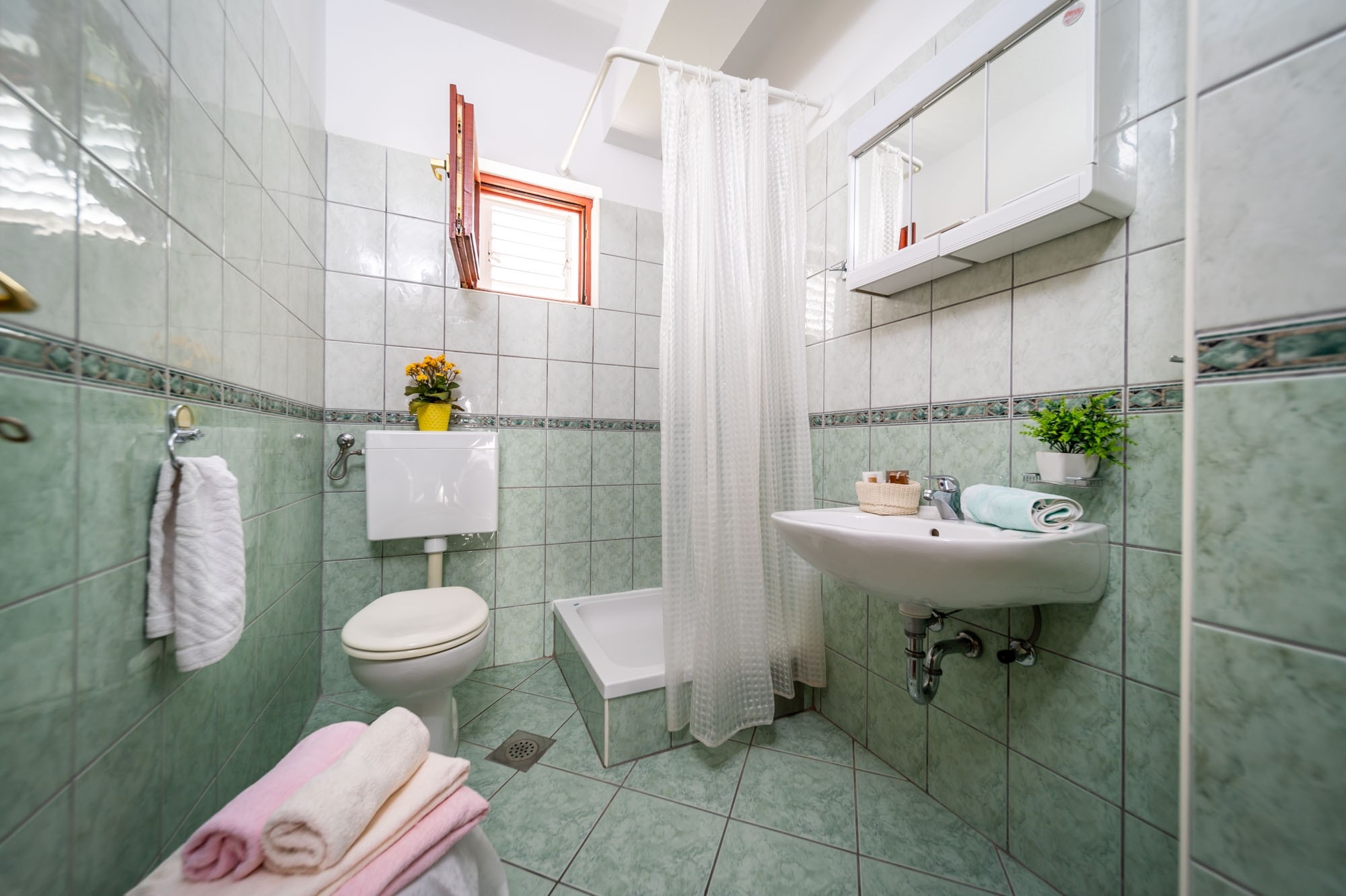 Dvosobni apartman s terasom i pogledom na more Rab  A-a