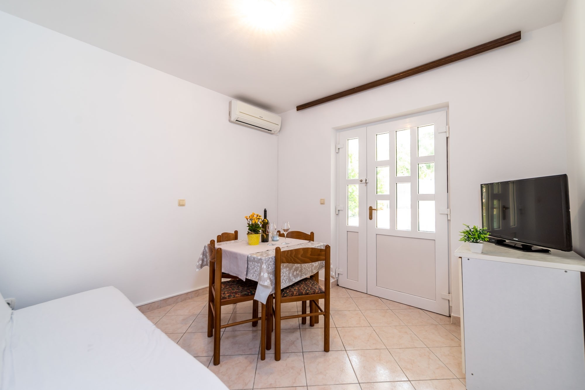 Enosobni apartma S teraso Rab  A-c