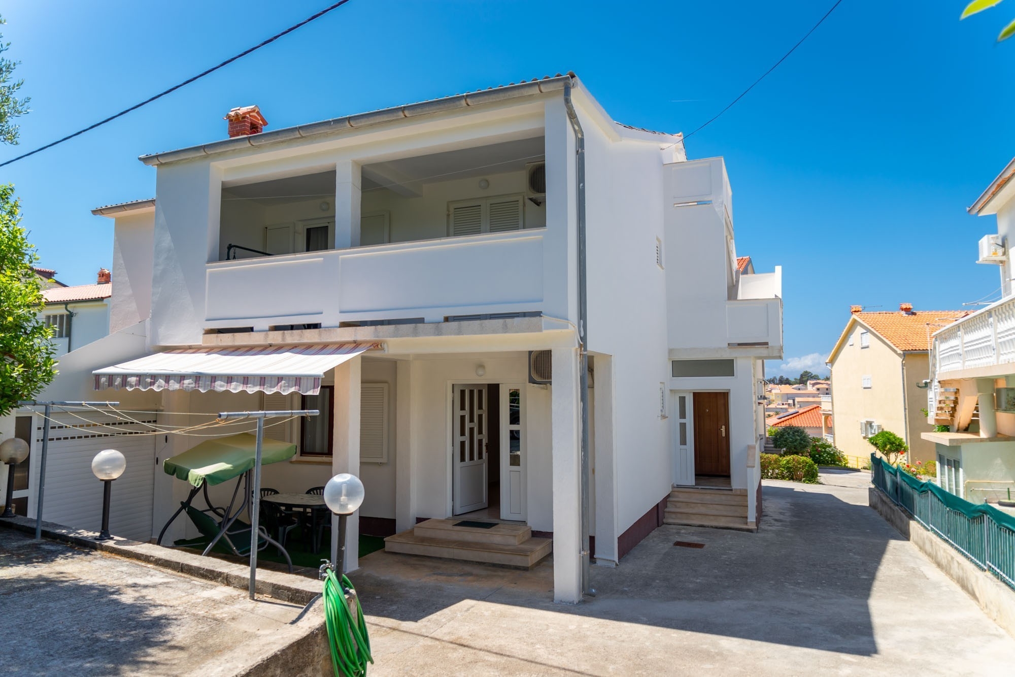 Enosobni apartma S teraso Rab  A-c