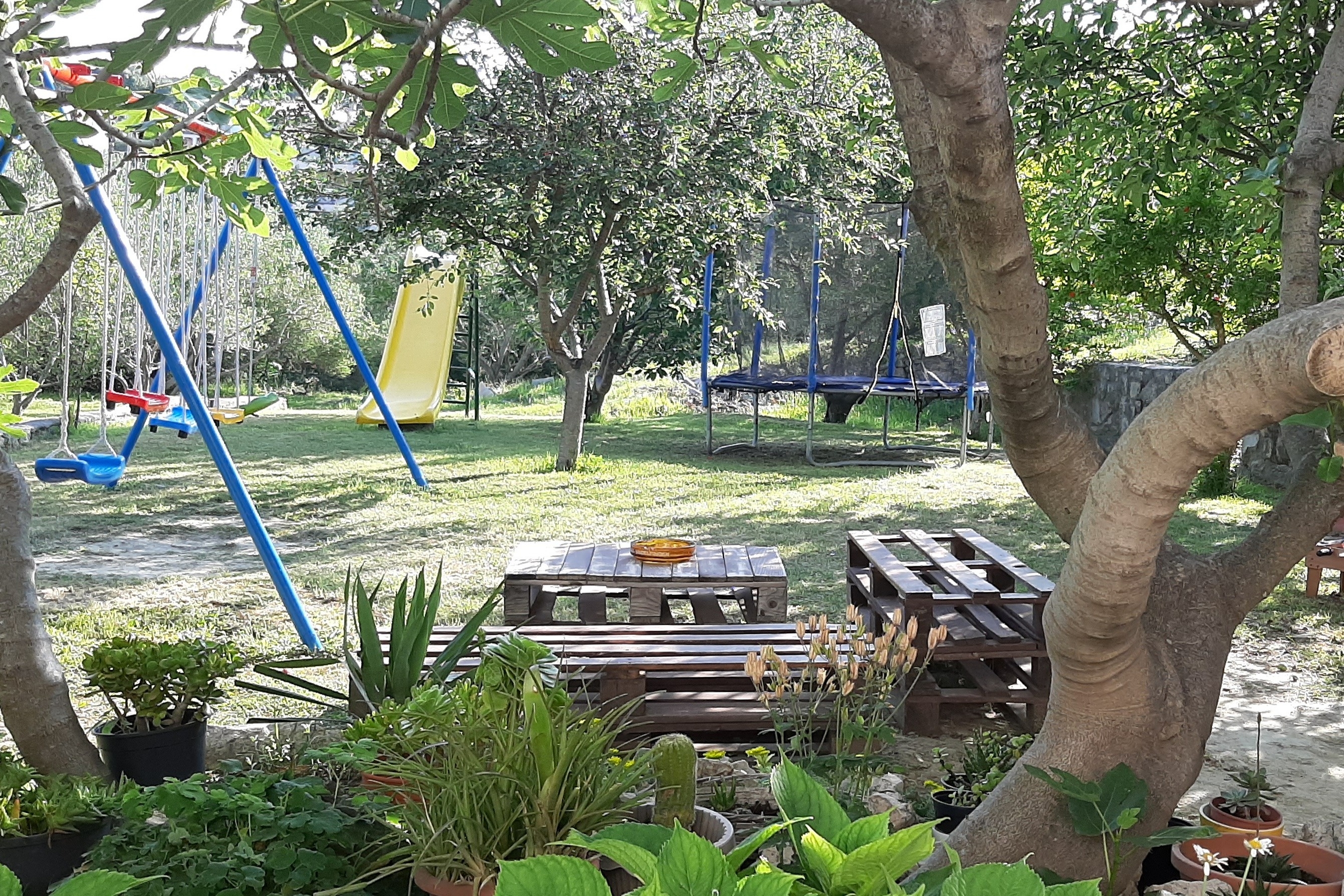 One bedroom apartment with terrace and sea view Supetarska Draga - Gonar, Rab (A-24383-b)