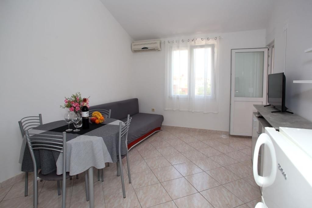 One bedroom apartment with balcony Nin, Zadar (A-24385-a)