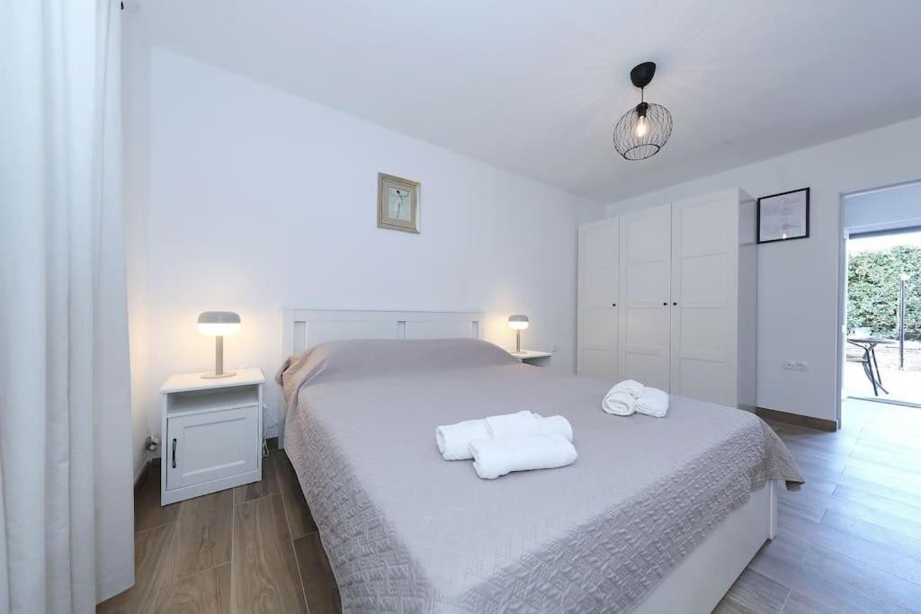 Studio flat with terrace Nin (Zadar) (AS-24385-c) Studio flat with terrace Nin (Zadar) (AS-24385-c)