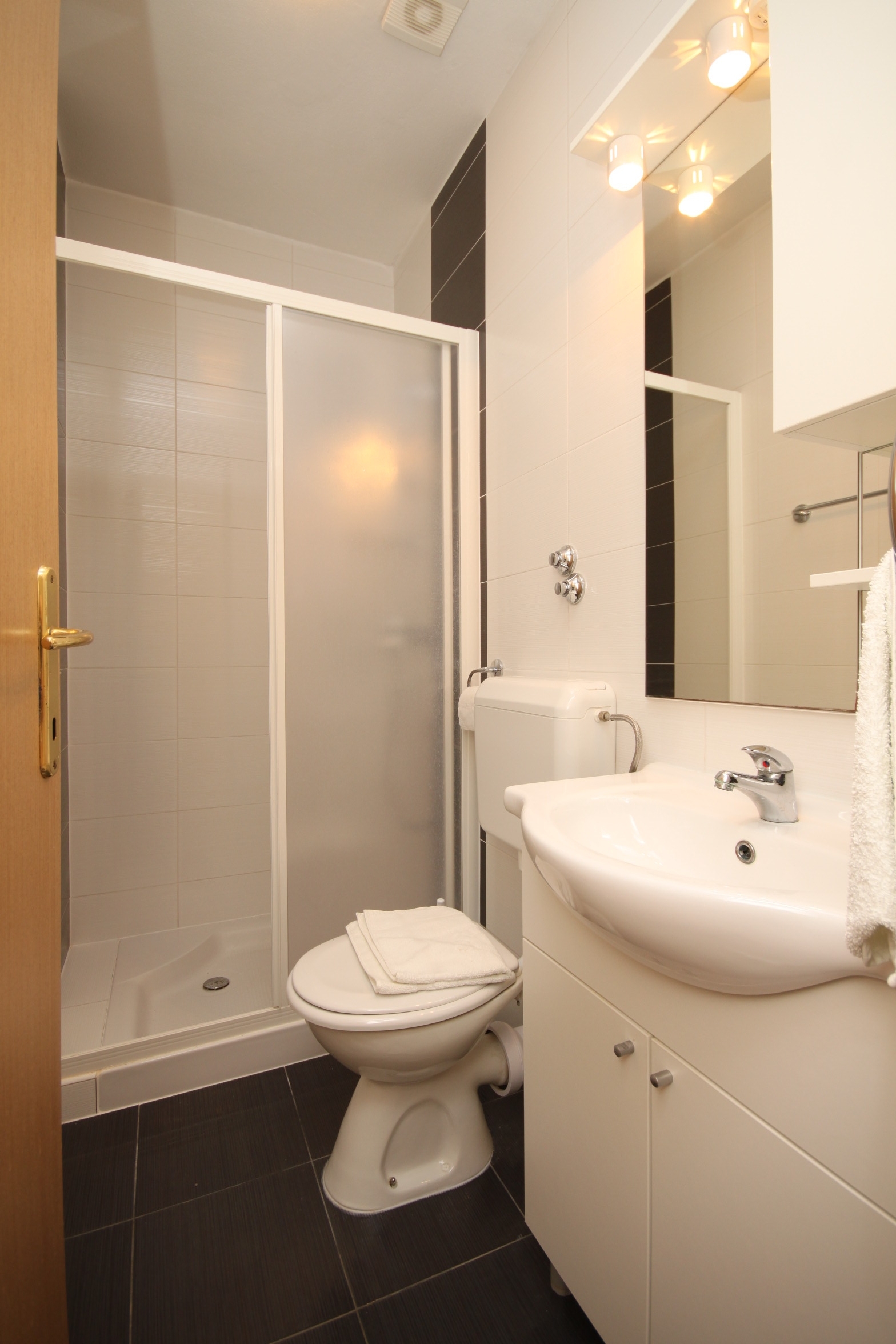 Two bedroom apartment with terrace and sea view Povljana, Pag  A-a