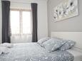 Povljana, Bedroom 2 in the apartment, air condition available, (pet friendly) and WiFi.