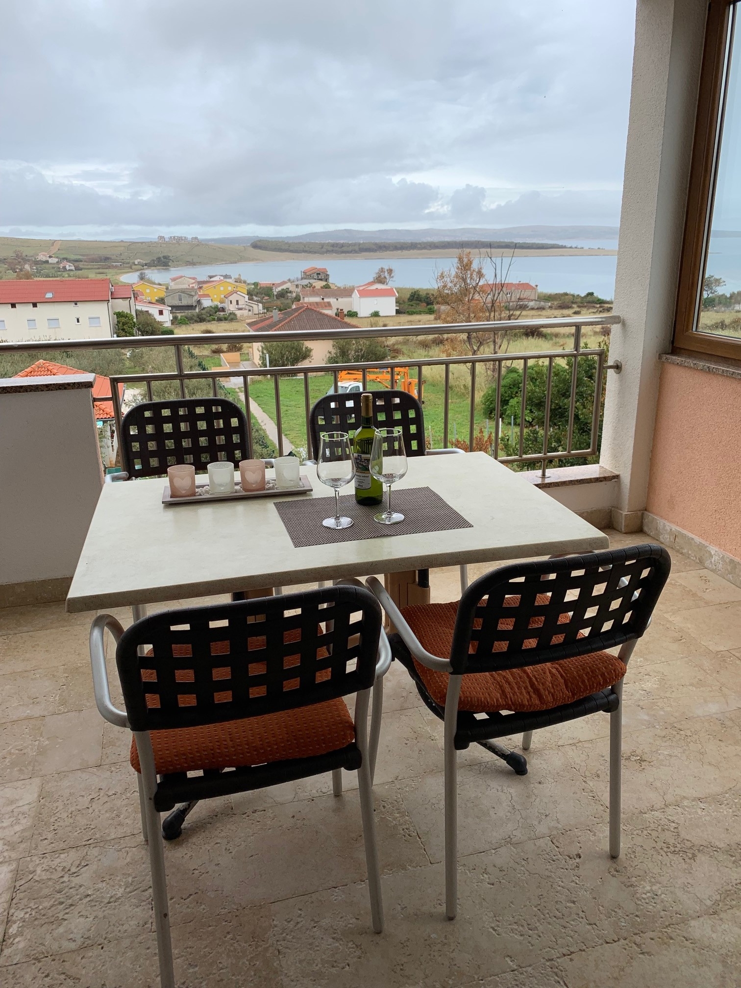 Two bedroom apartment with terrace and sea view Povljana, Pag  A-b