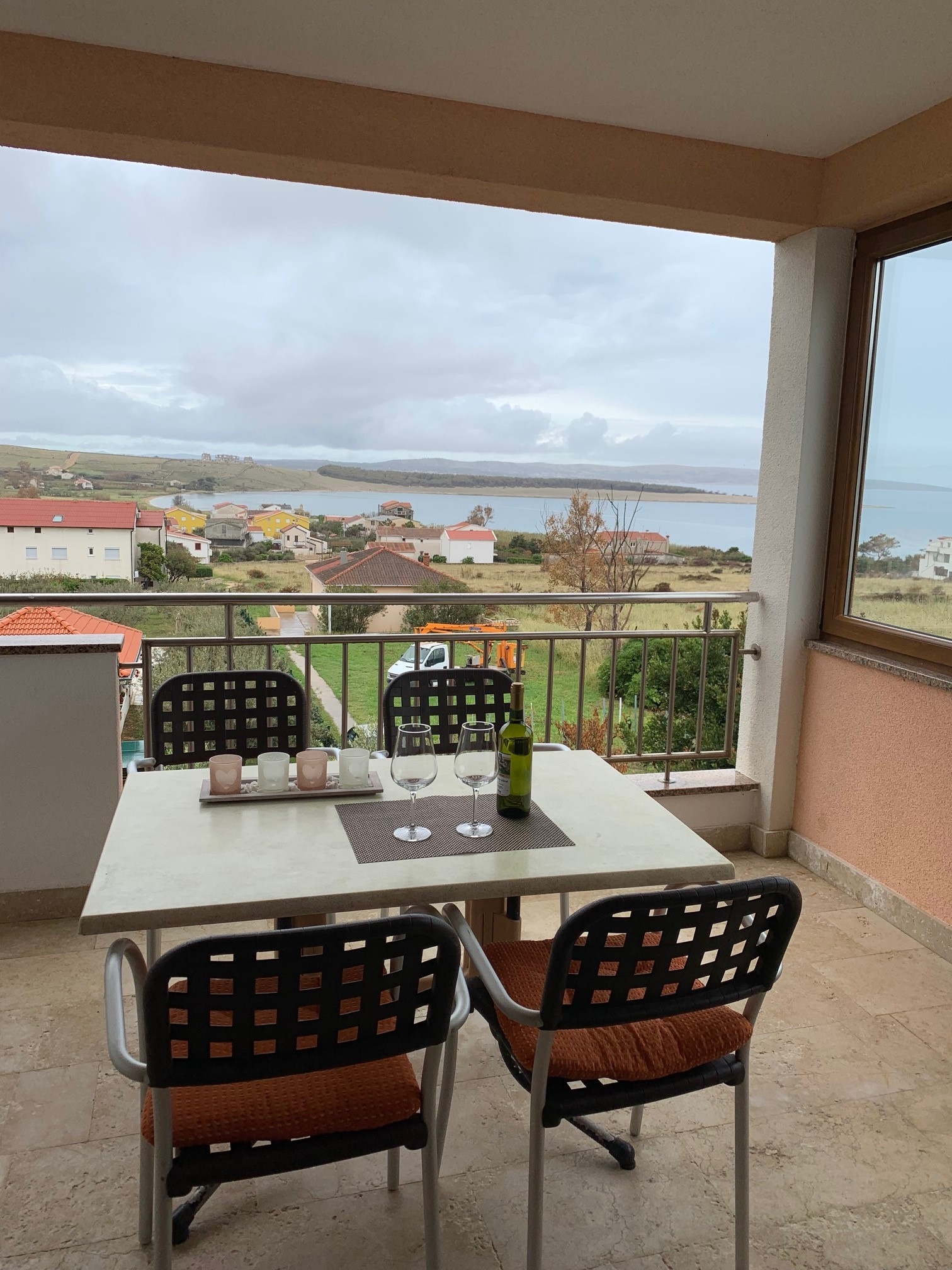 Two bedroom apartment with terrace and sea view Povljana, Pag  A-b