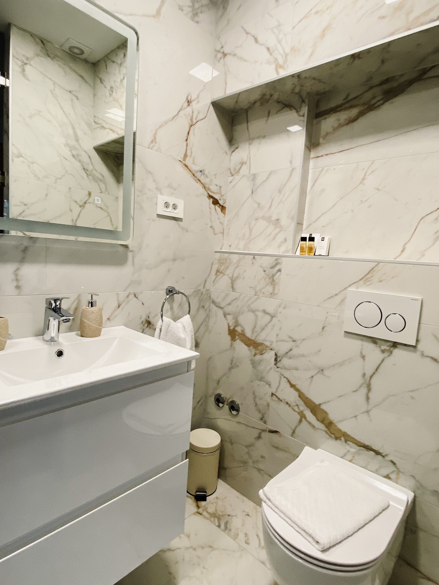 Two bedroom apartment with terrace Povljana, Pag  A-d