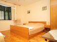 Komiža, Bedroom 2 in the apartment, air condition available, (pet friendly) and WiFi.