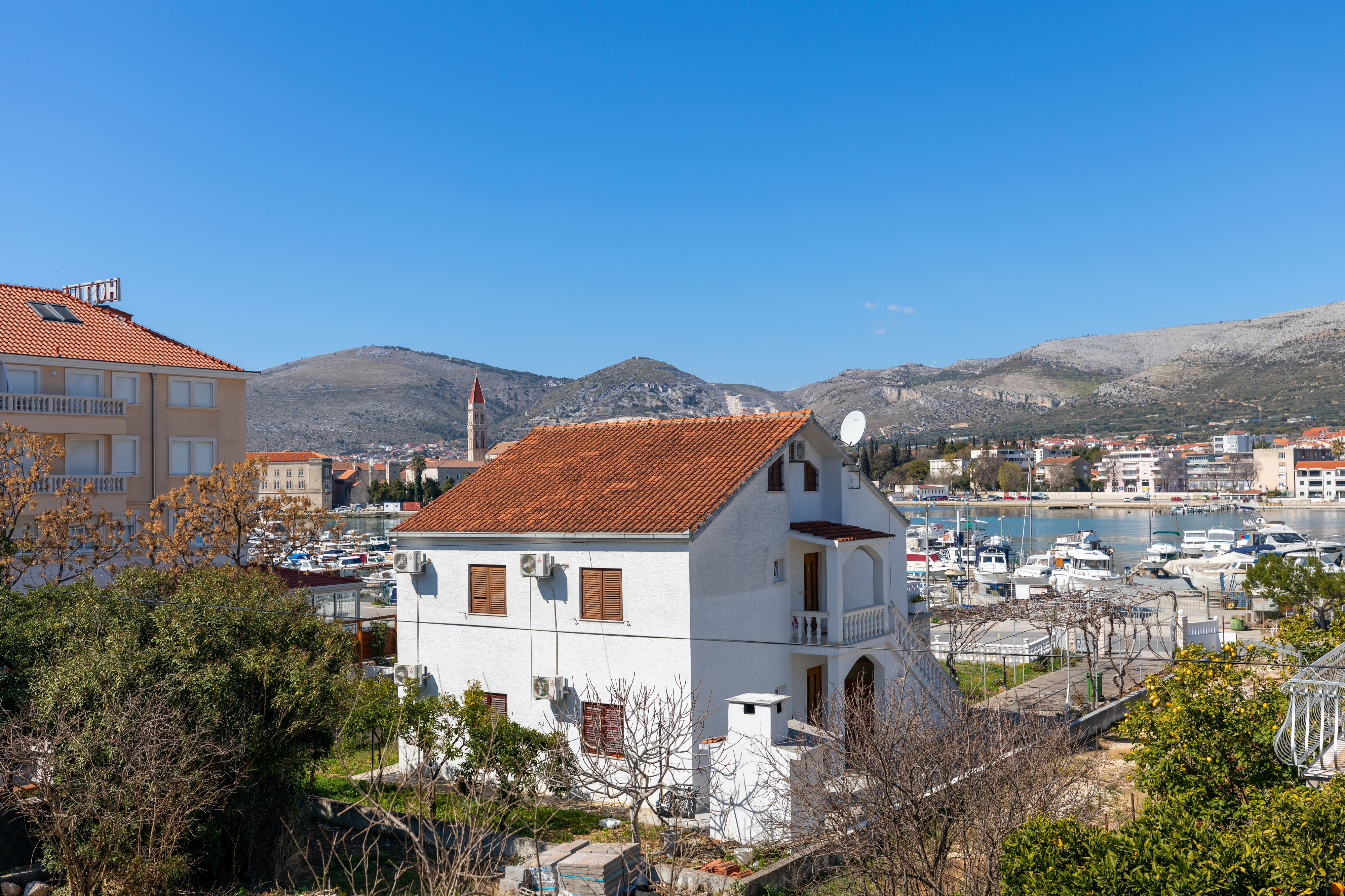 Enosobni apartma S teraso in pogledom na morje Trogir  A-a