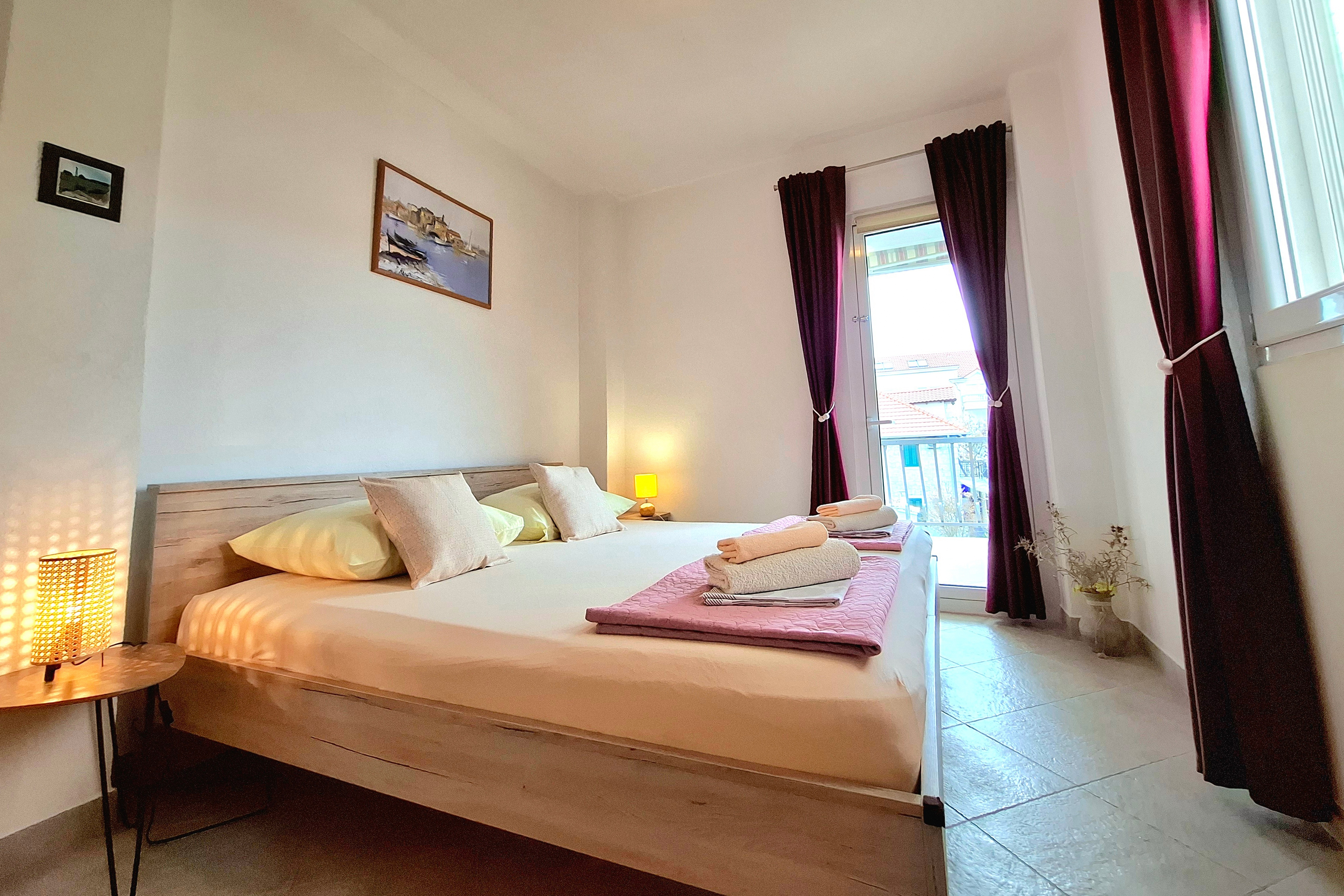 One bedroom apartment with terrace and sea view Trogir (A-24405-a) One bedroom apartment with terrace and sea view Trogir (A-24405-a)