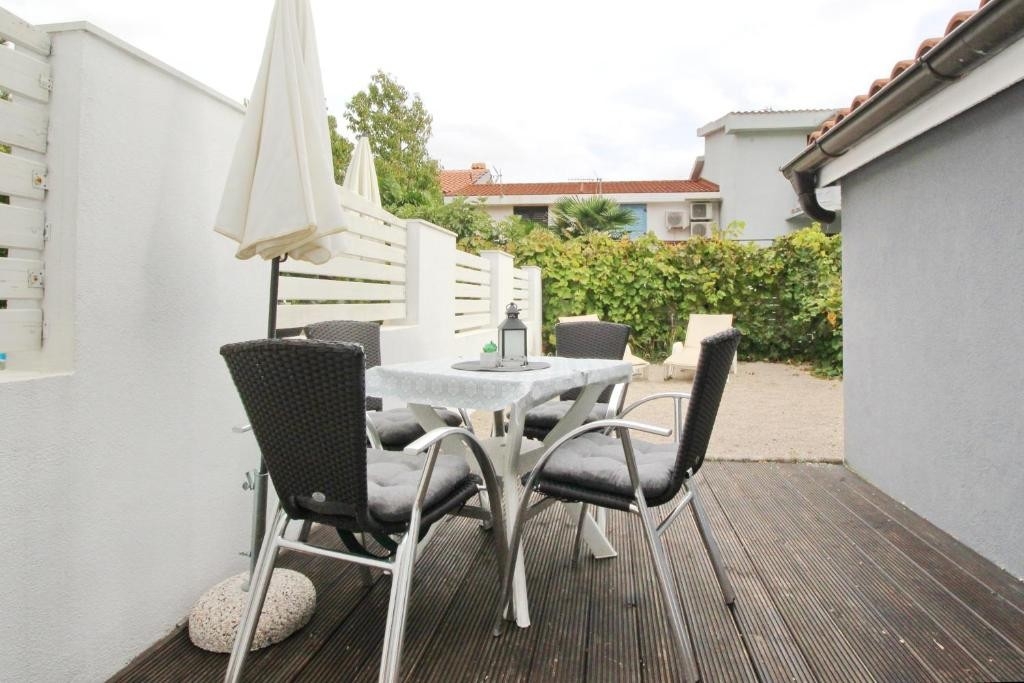 Enosobni apartma S teraso Baška, Krk  A-a