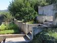 Vis, Vis, Courtyard 2441 - Apartments near sea with pebble beach.