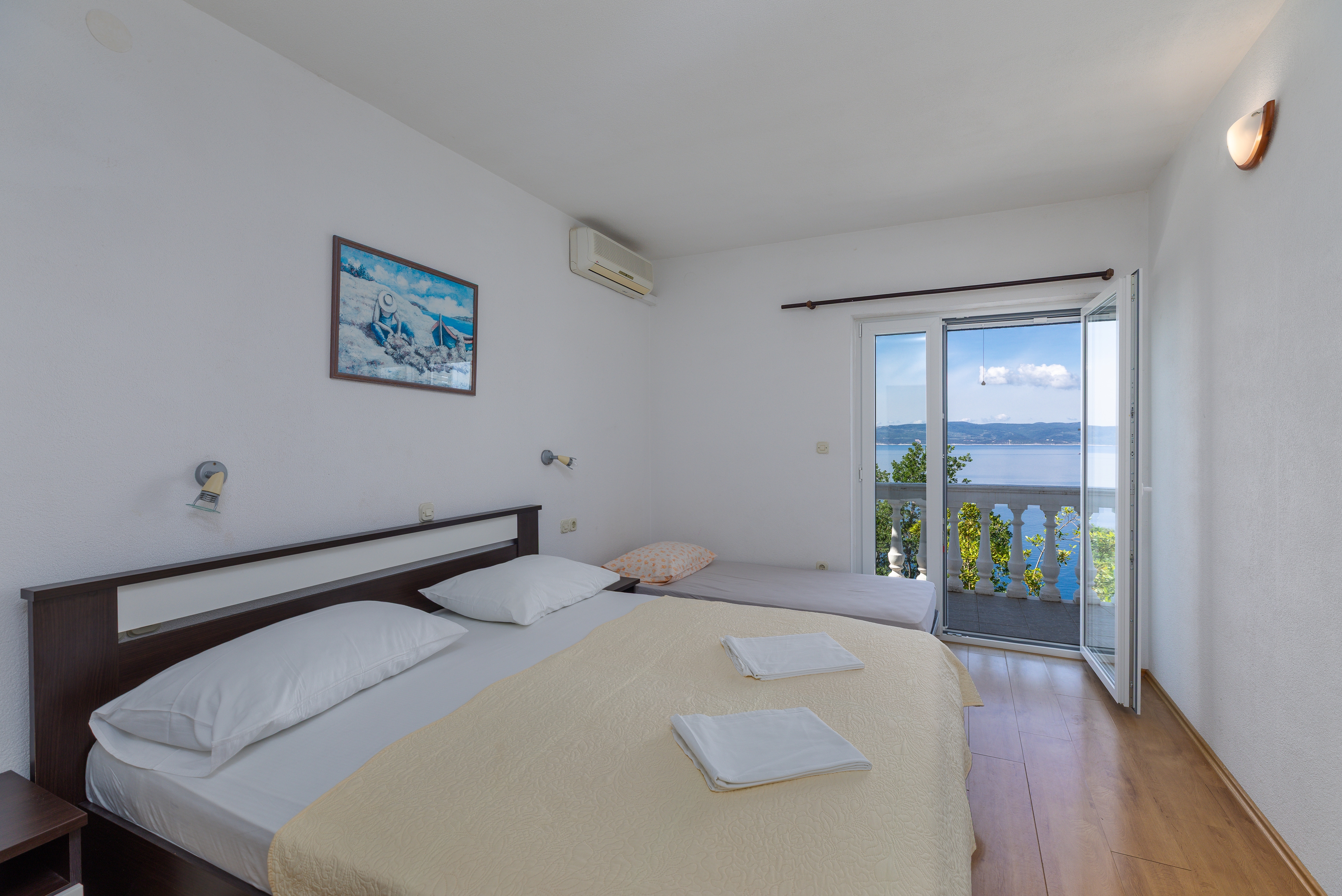Two bedroom apartment with balcony and sea view Brela, Makarska (A-24416-a) Two bedroom apartment with balcony and sea view Brela, Makarska (A-24416-a)